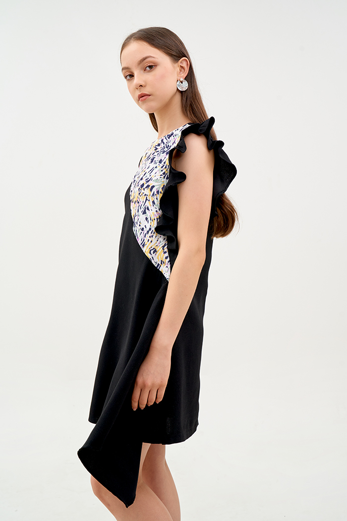 Đầm form suông bèo vai cutout cổ phối hoạ tiết