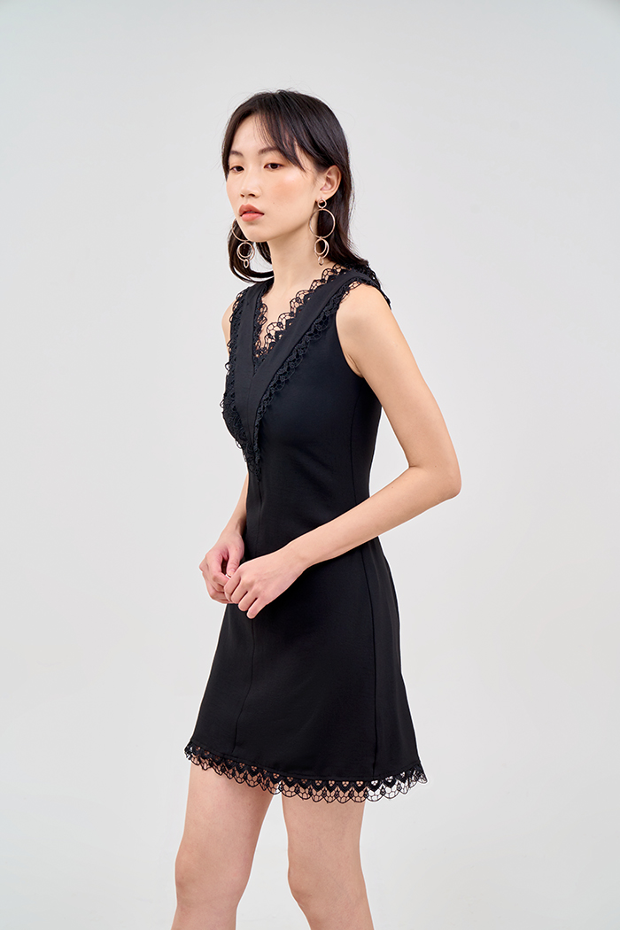 Đầm sát nách cổ tim phối ren ngực và lai