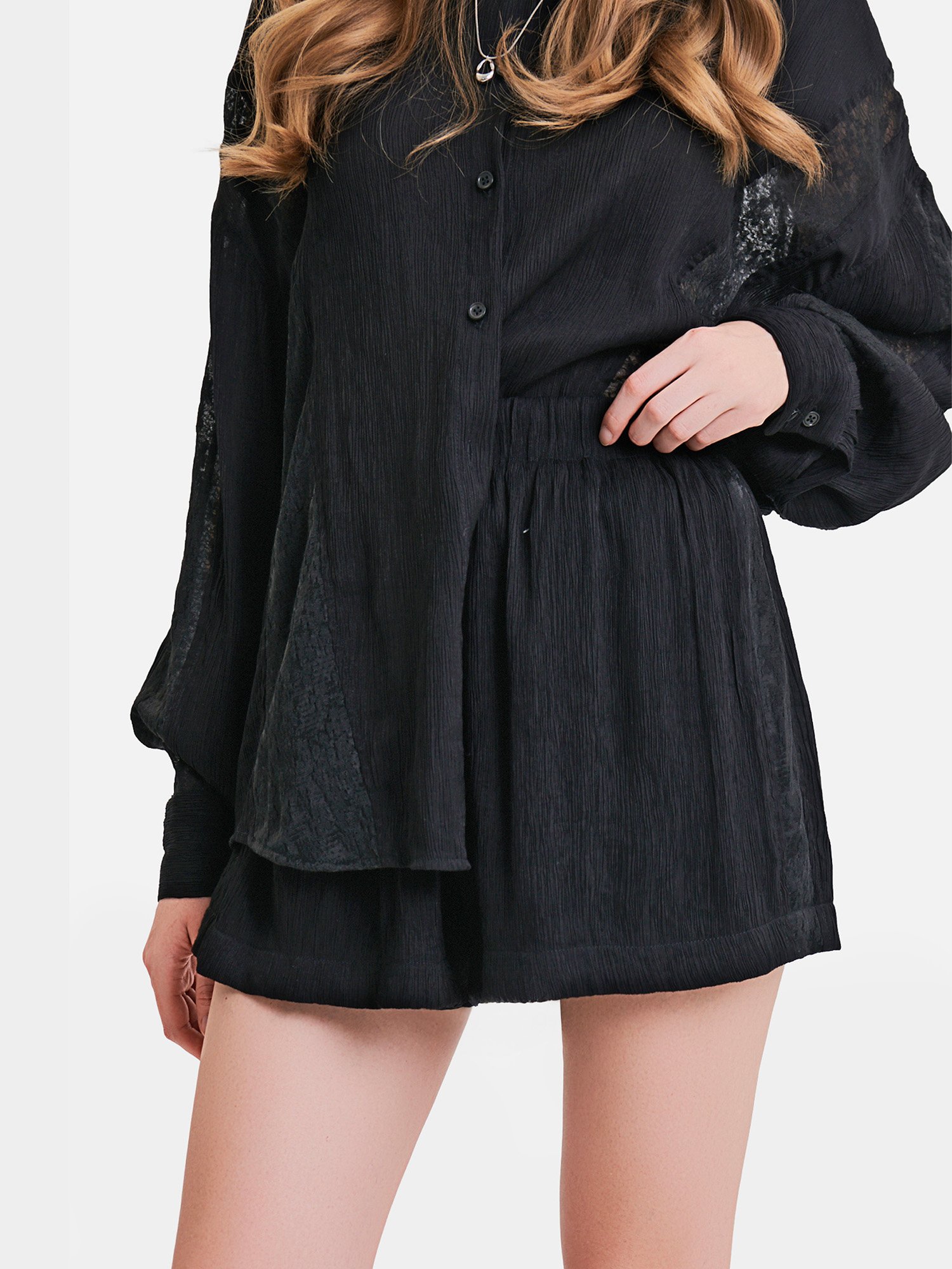 Quần short vải xô lưng thun phối ren