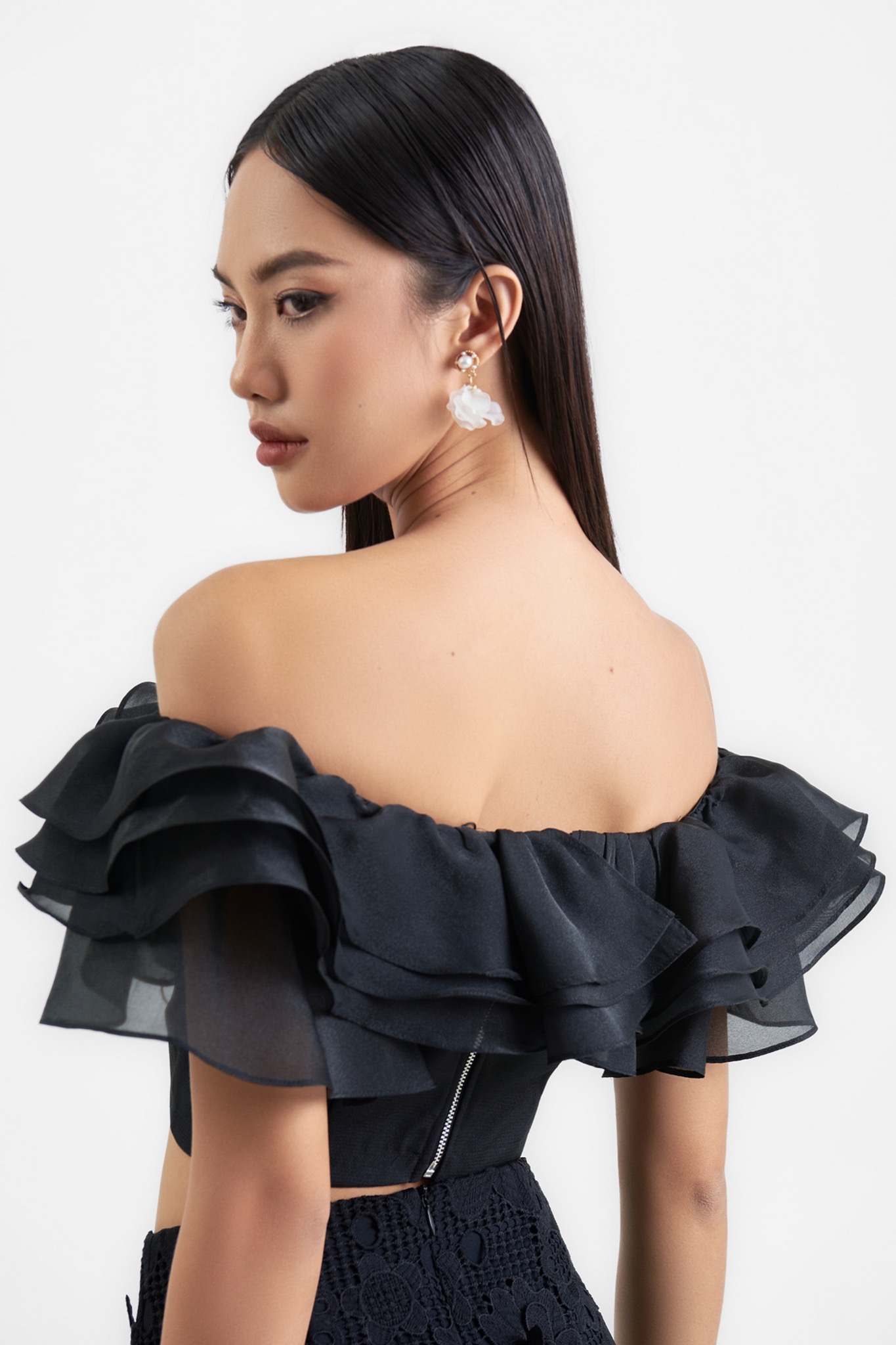 Áo croptop bẹt vai 3 tầng bèo