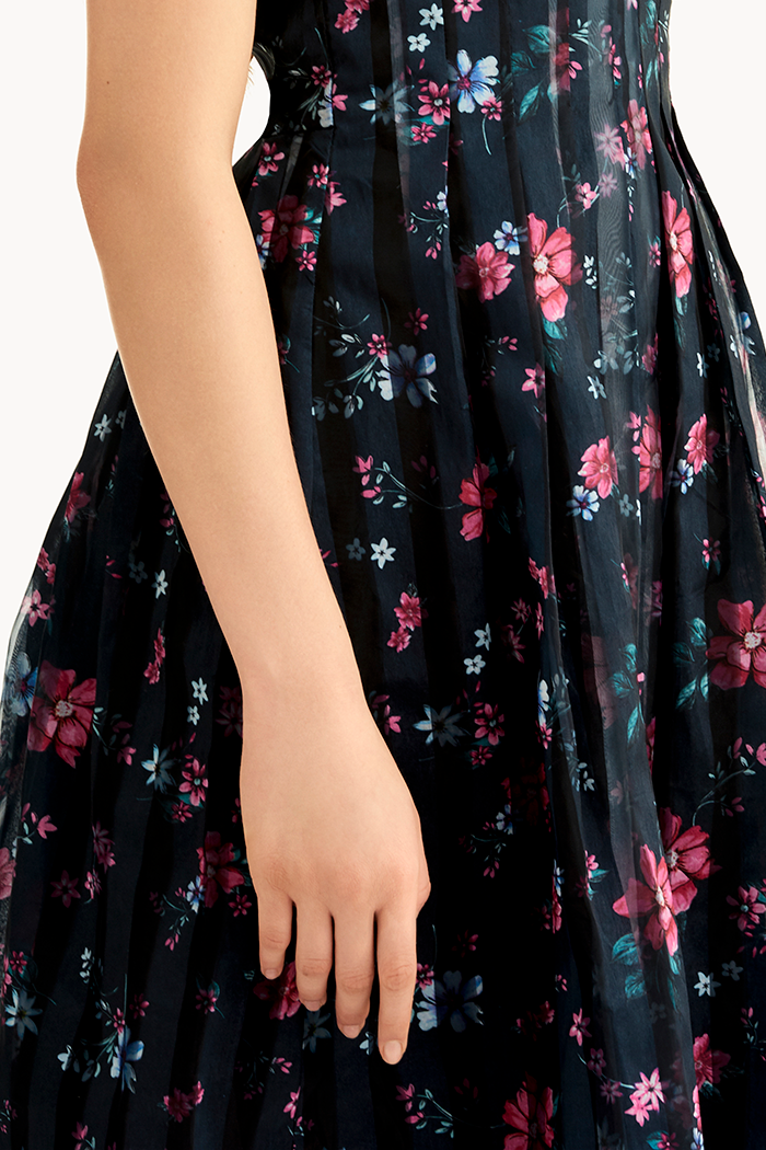 Đầm hoa văn sheer 2 dây