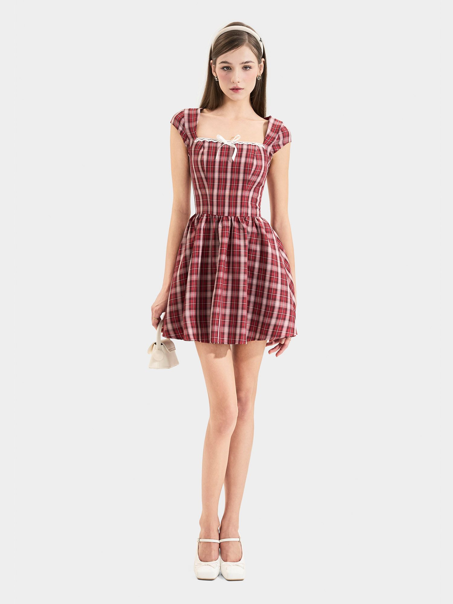  Đầm mini tay con cổ vuông phối ren ngực đính nơ 