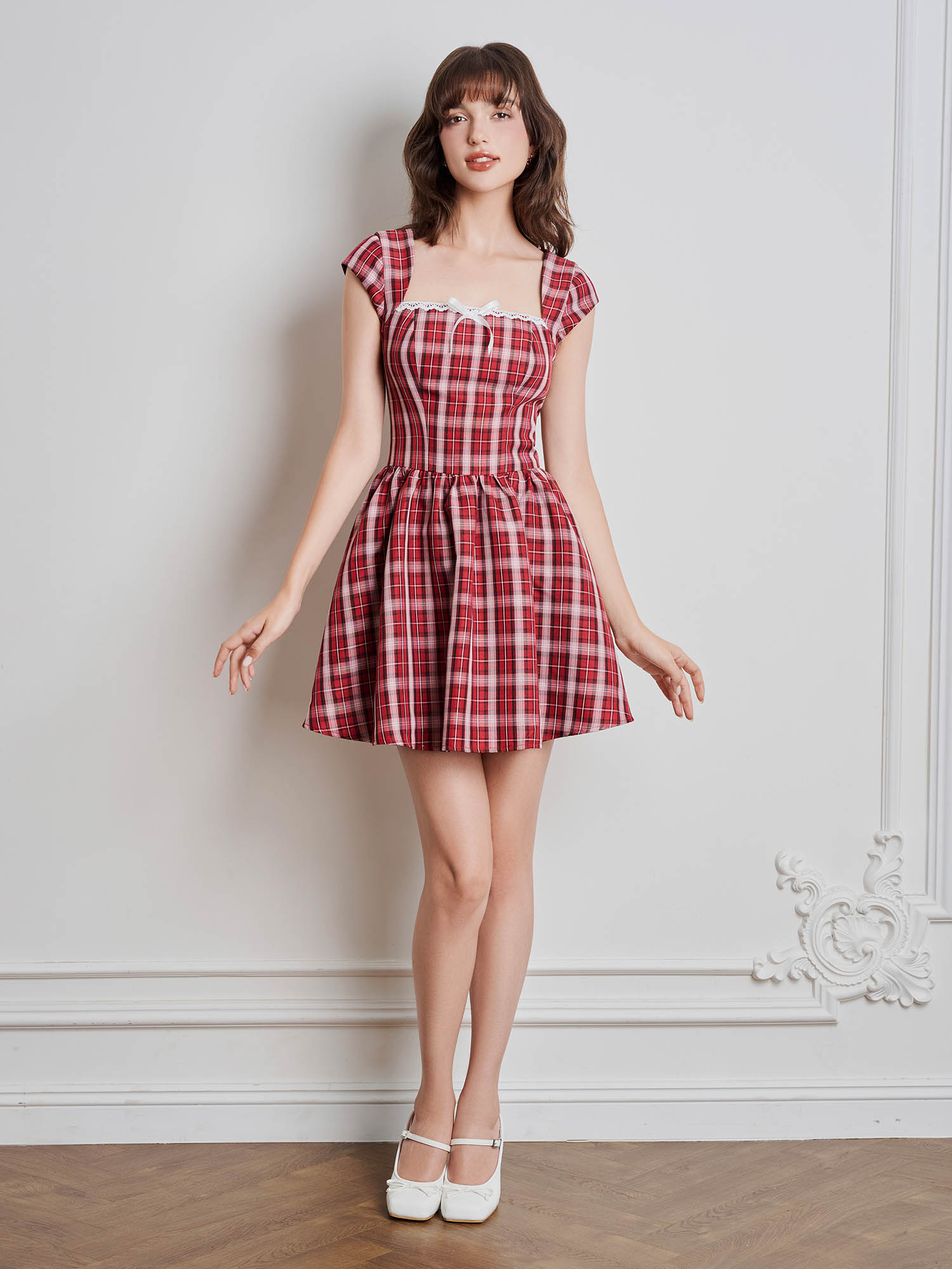 Đầm mini tay con cổ vuông phối ren ngực đính nơ