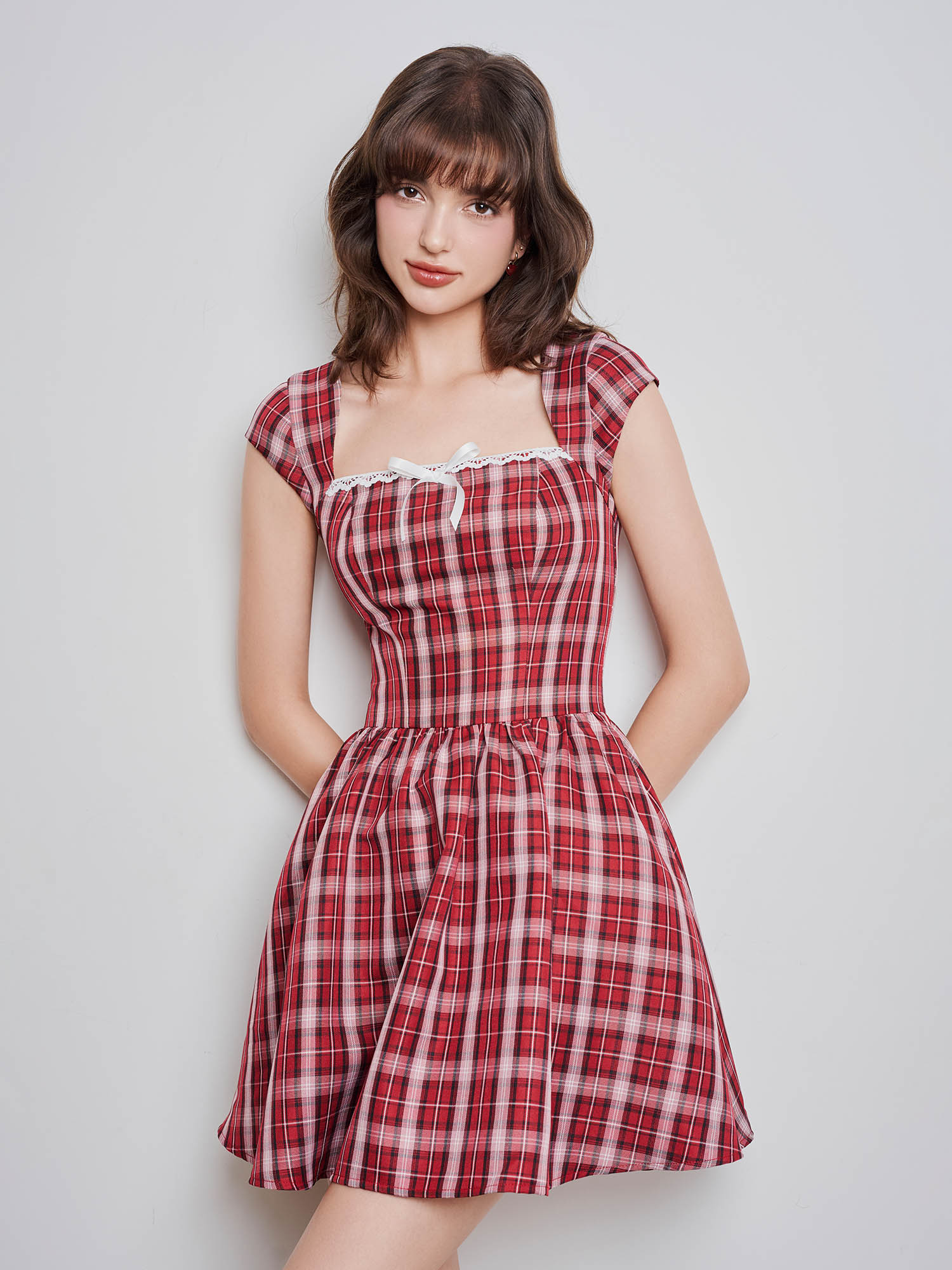 Đầm mini tay con cổ vuông phối ren ngực đính nơ