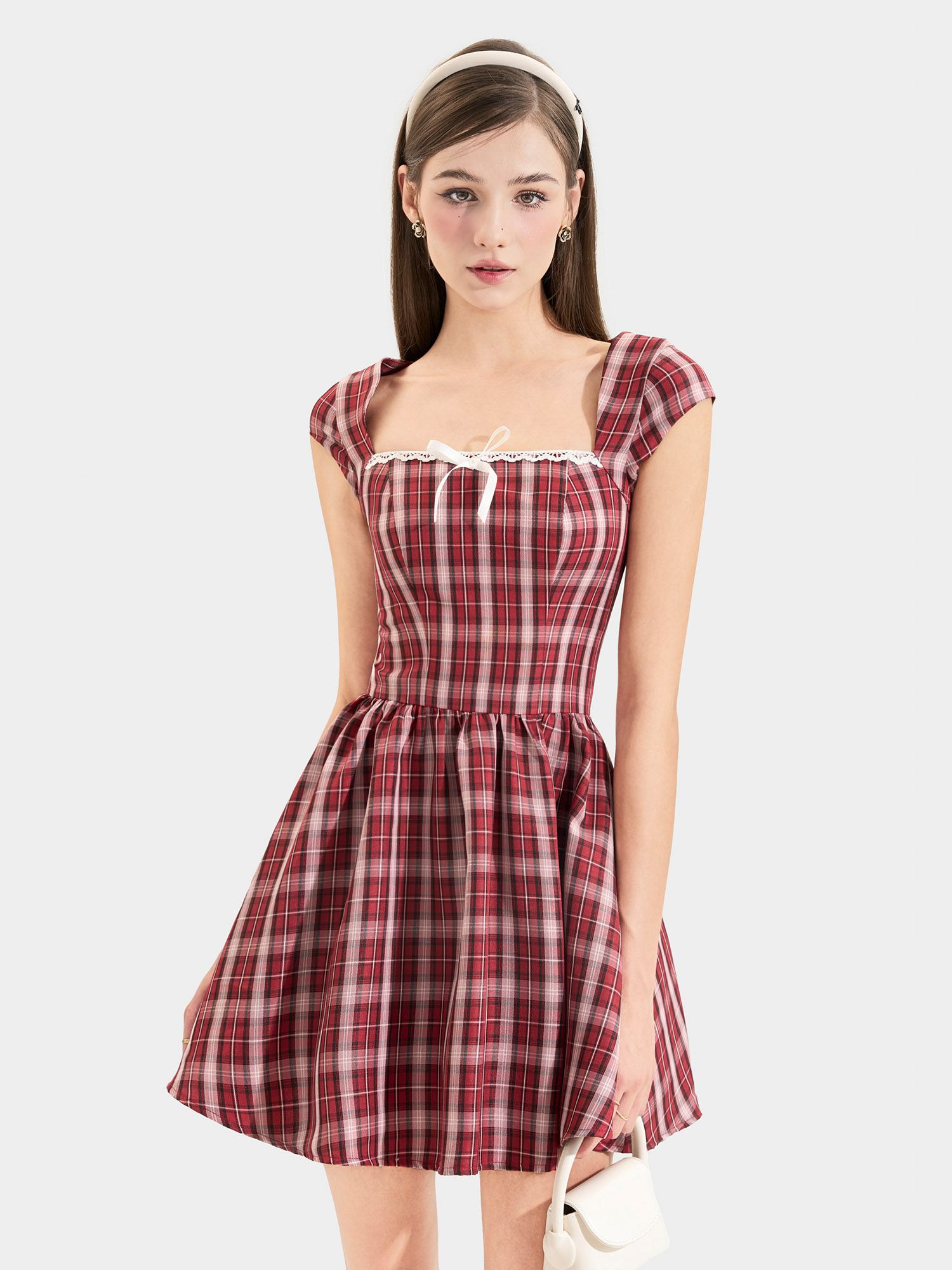  Đầm mini tay con cổ vuông phối ren ngực đính nơ 