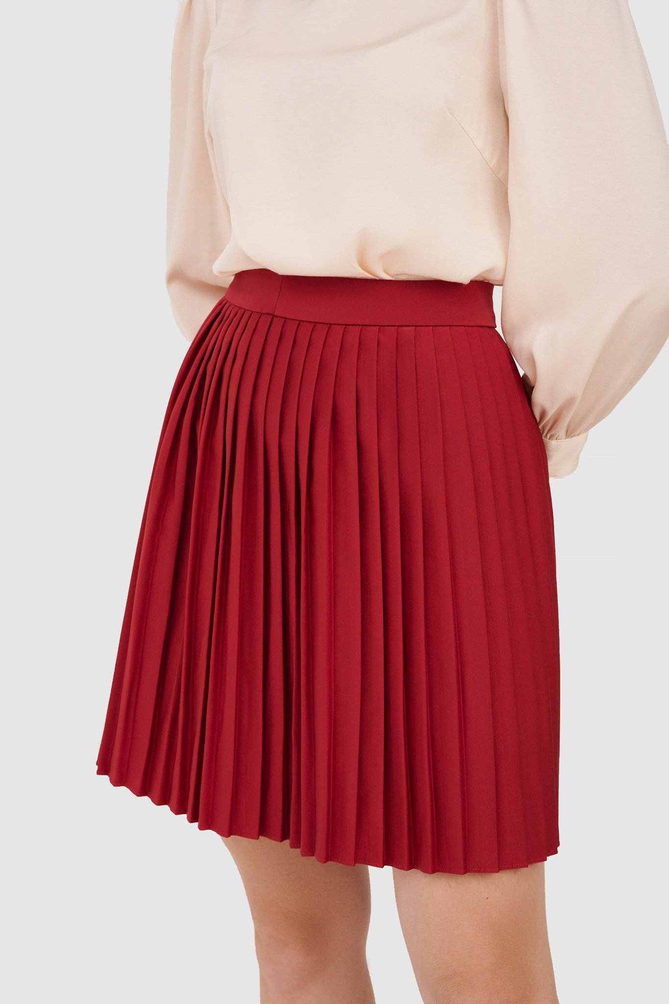 Váy satin mini dập ly