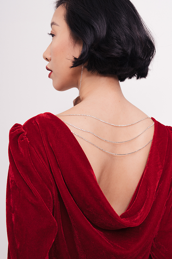 Đầm nhung tay lỡ đính dây kim loại
