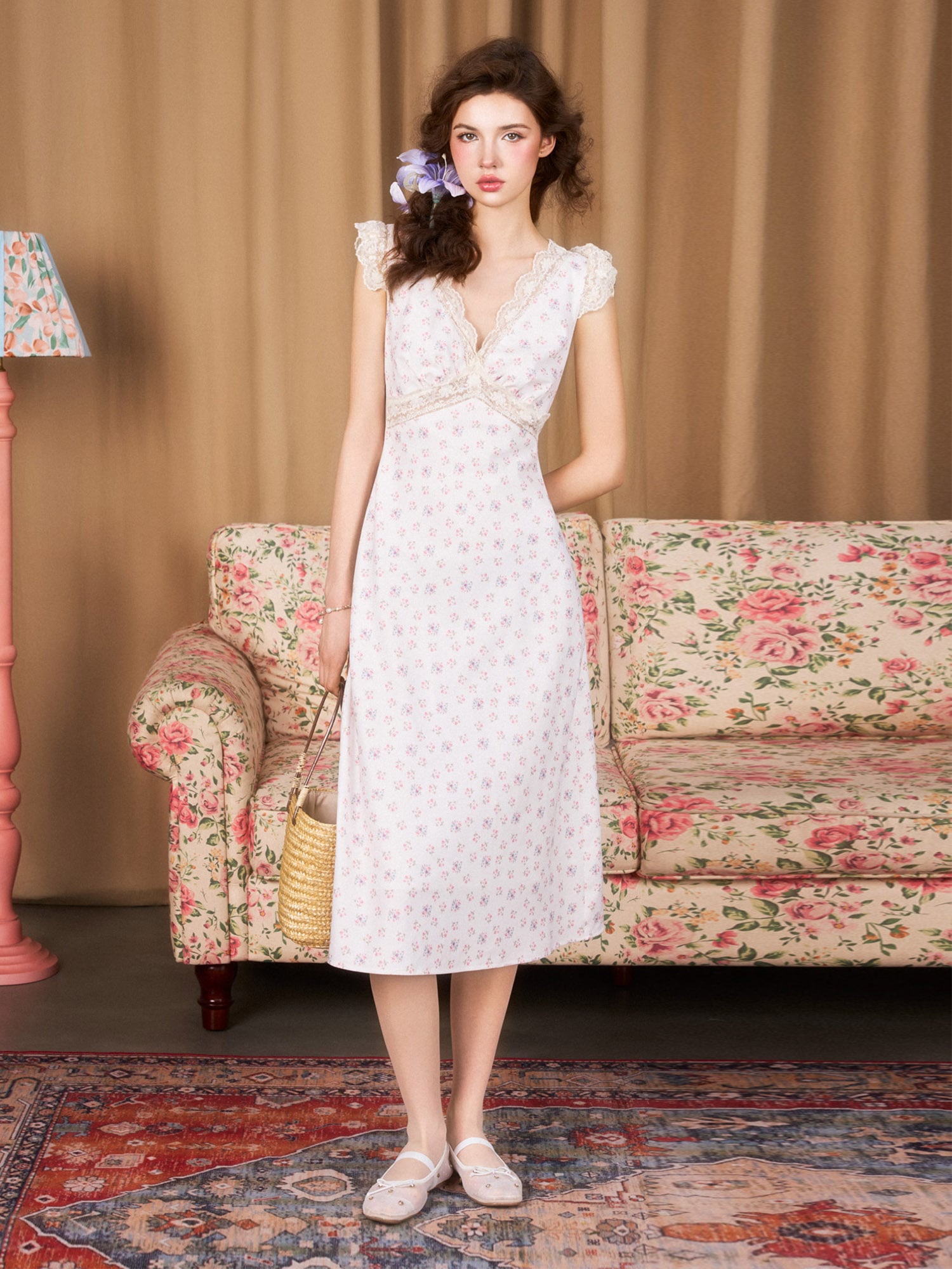 Đầm midi họa tiết hoa cổ V phối ren