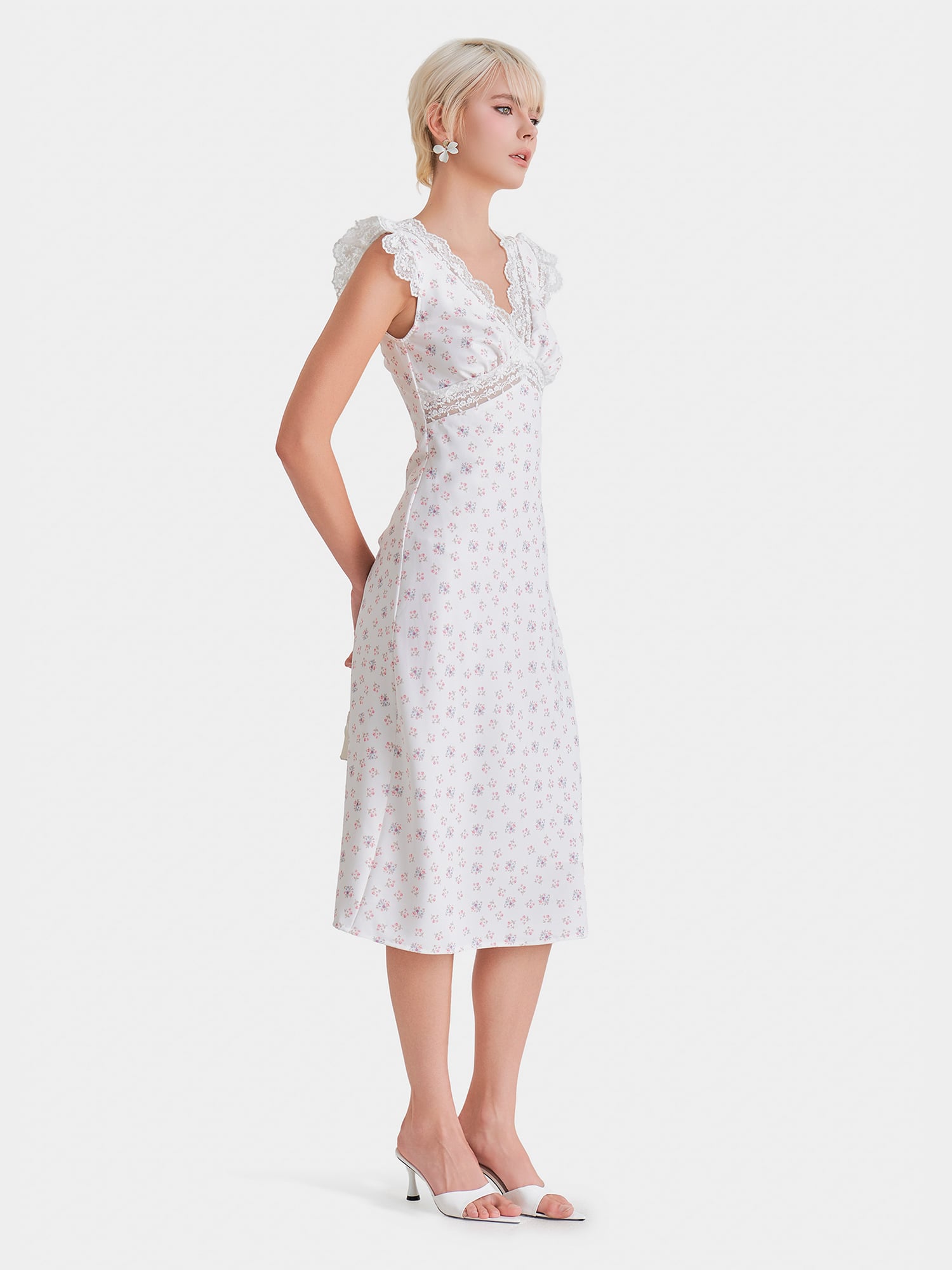 Đầm midi họa tiết hoa cổ V phối ren