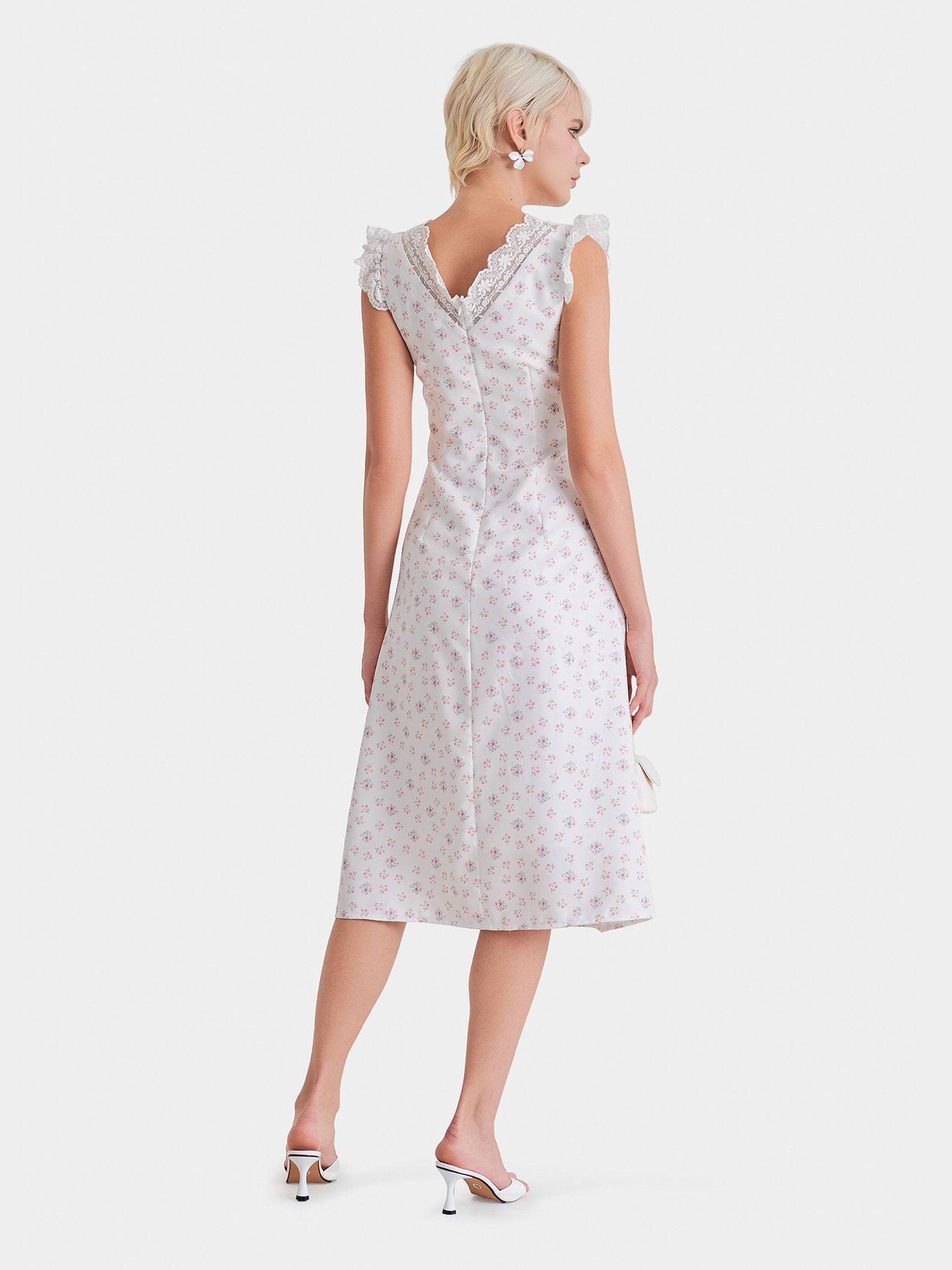  Đầm midi họa tiết hoa cổ V phối ren 