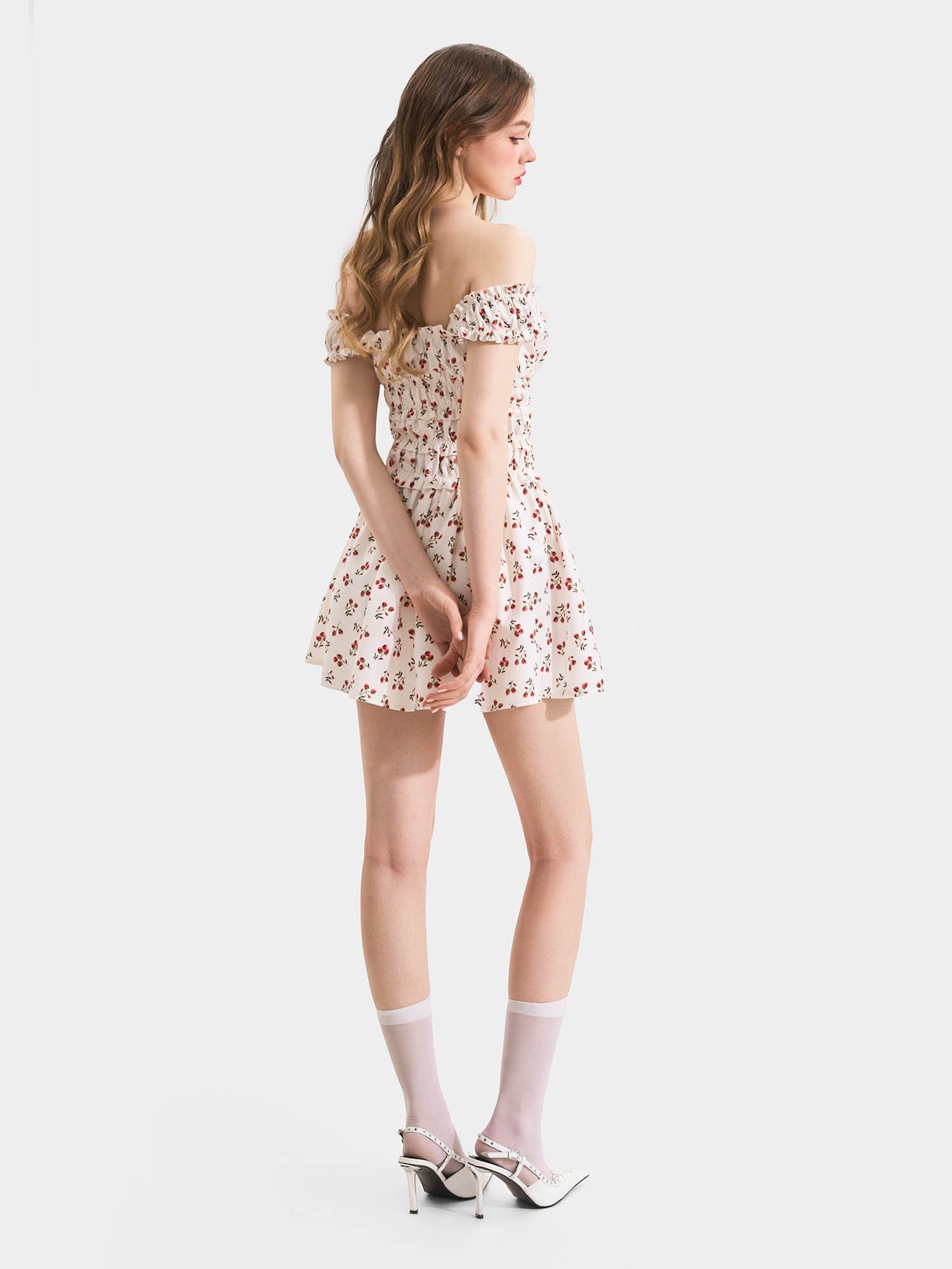 Đầm mini sát nách smocking in họa tiết berry