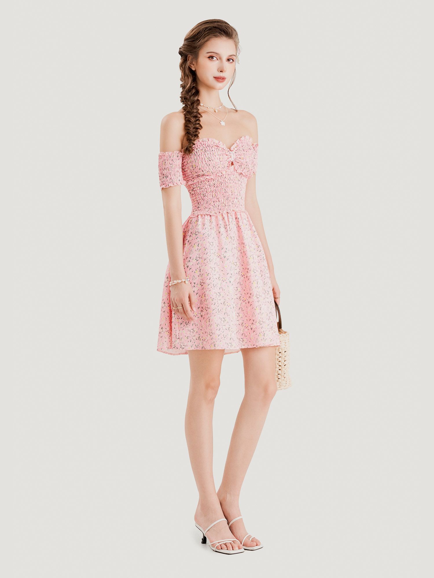  Đầm hoa mini bẹt vai smocking 