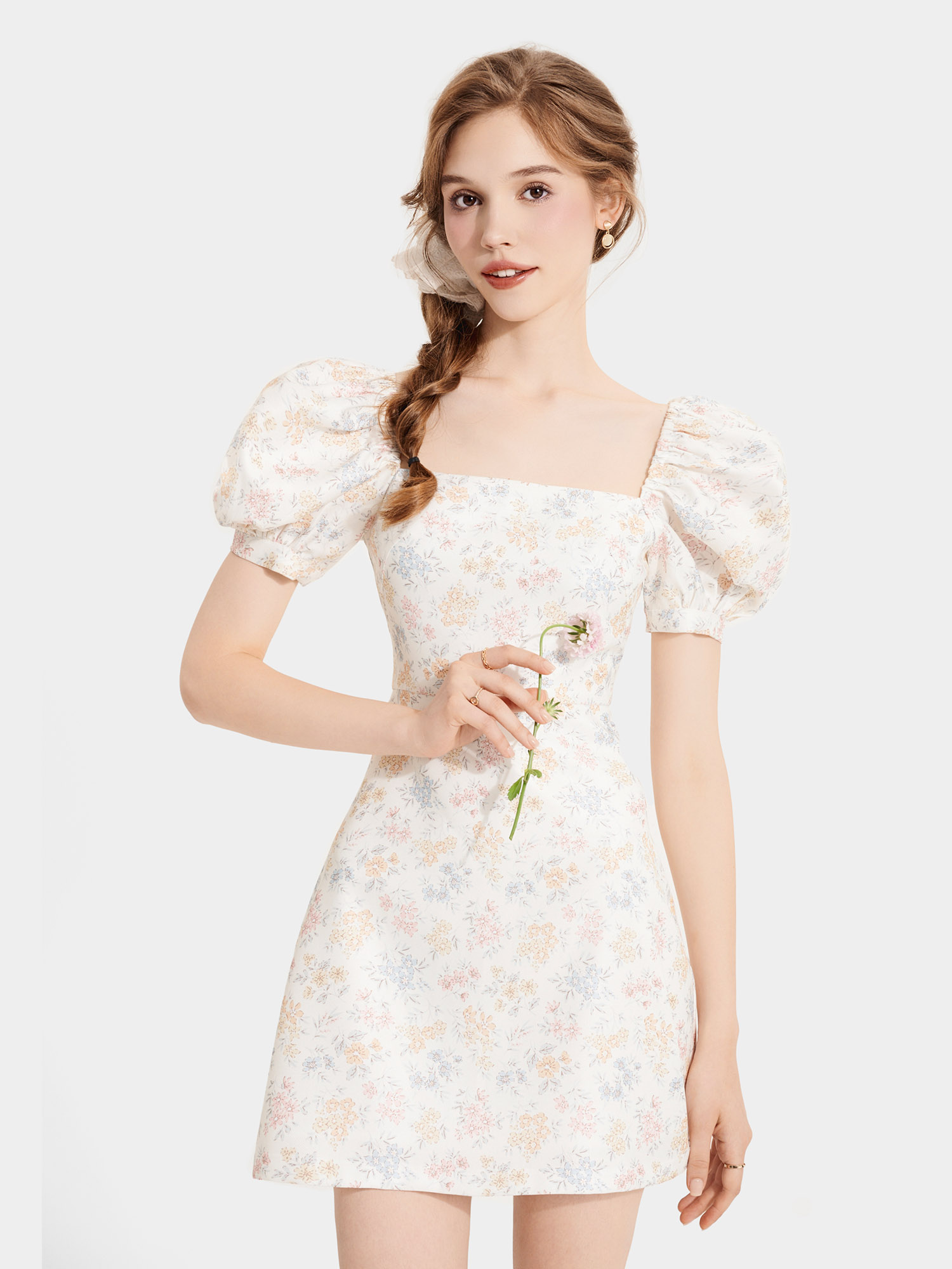 Đầm mini in hoa cổ vuông tay phồng nhún thun