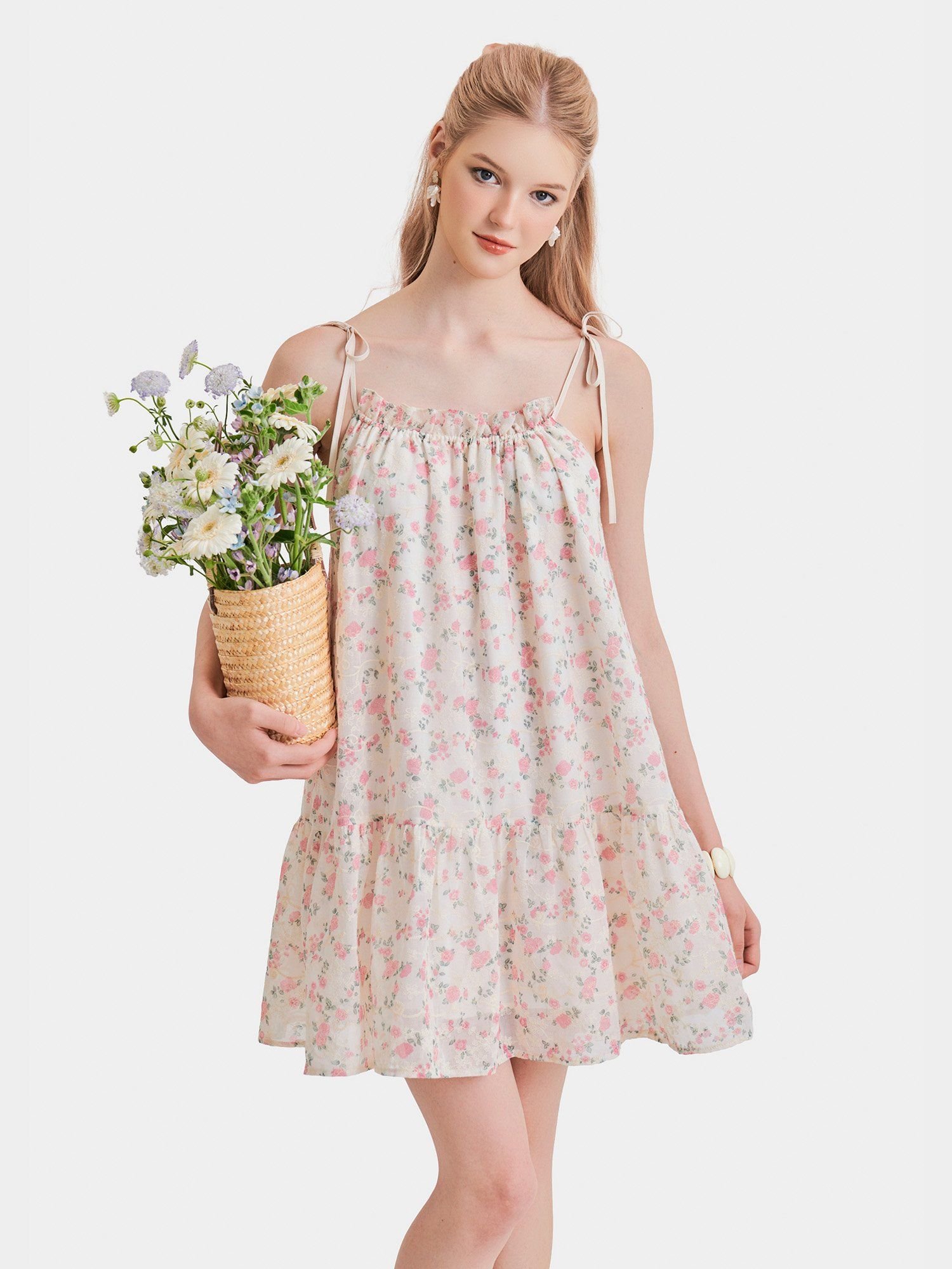  Đầm mini 2 dây thêu hoa form suông phối bèo 