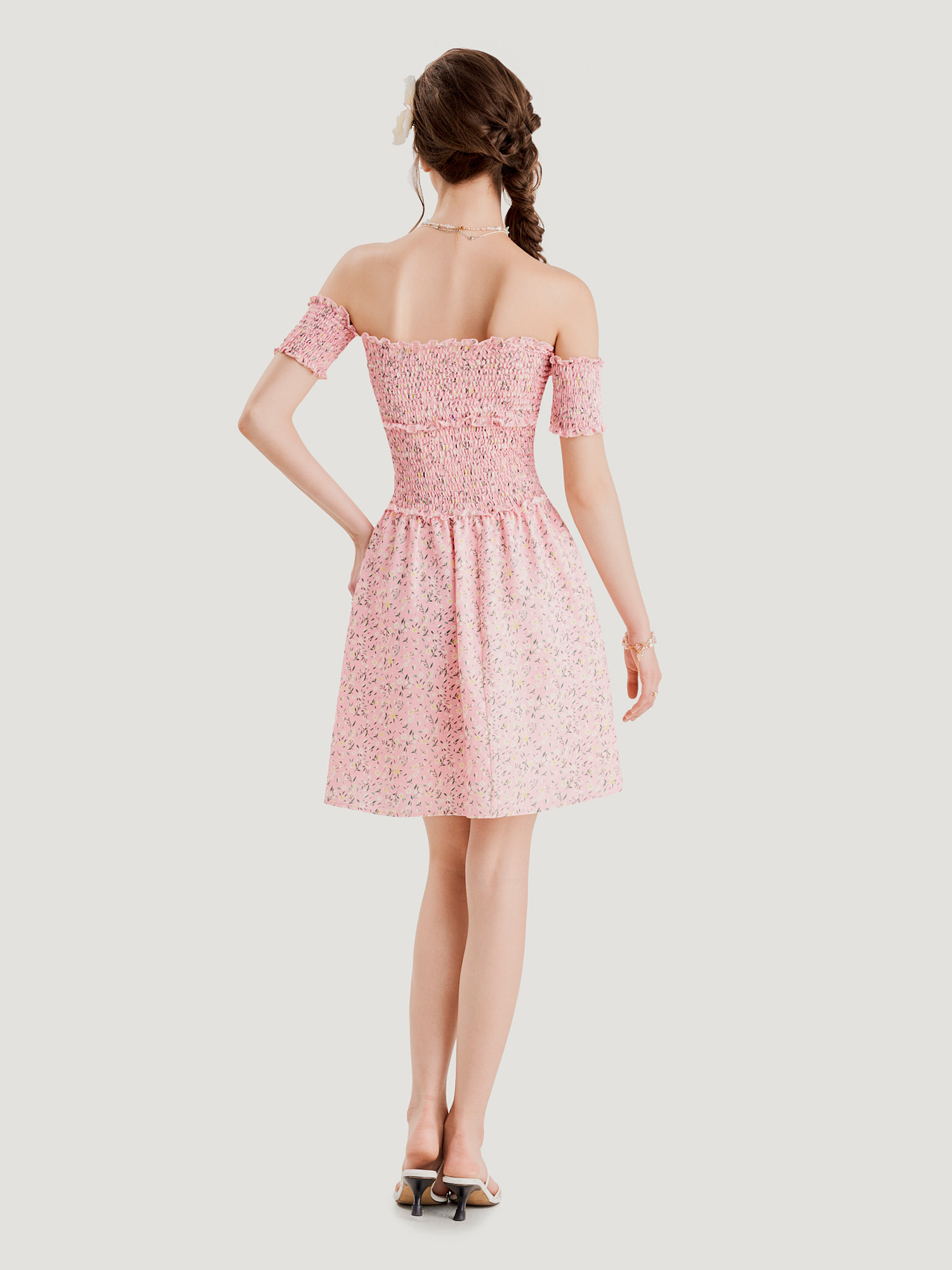 Đầm hoa mini bẹt vai smocking