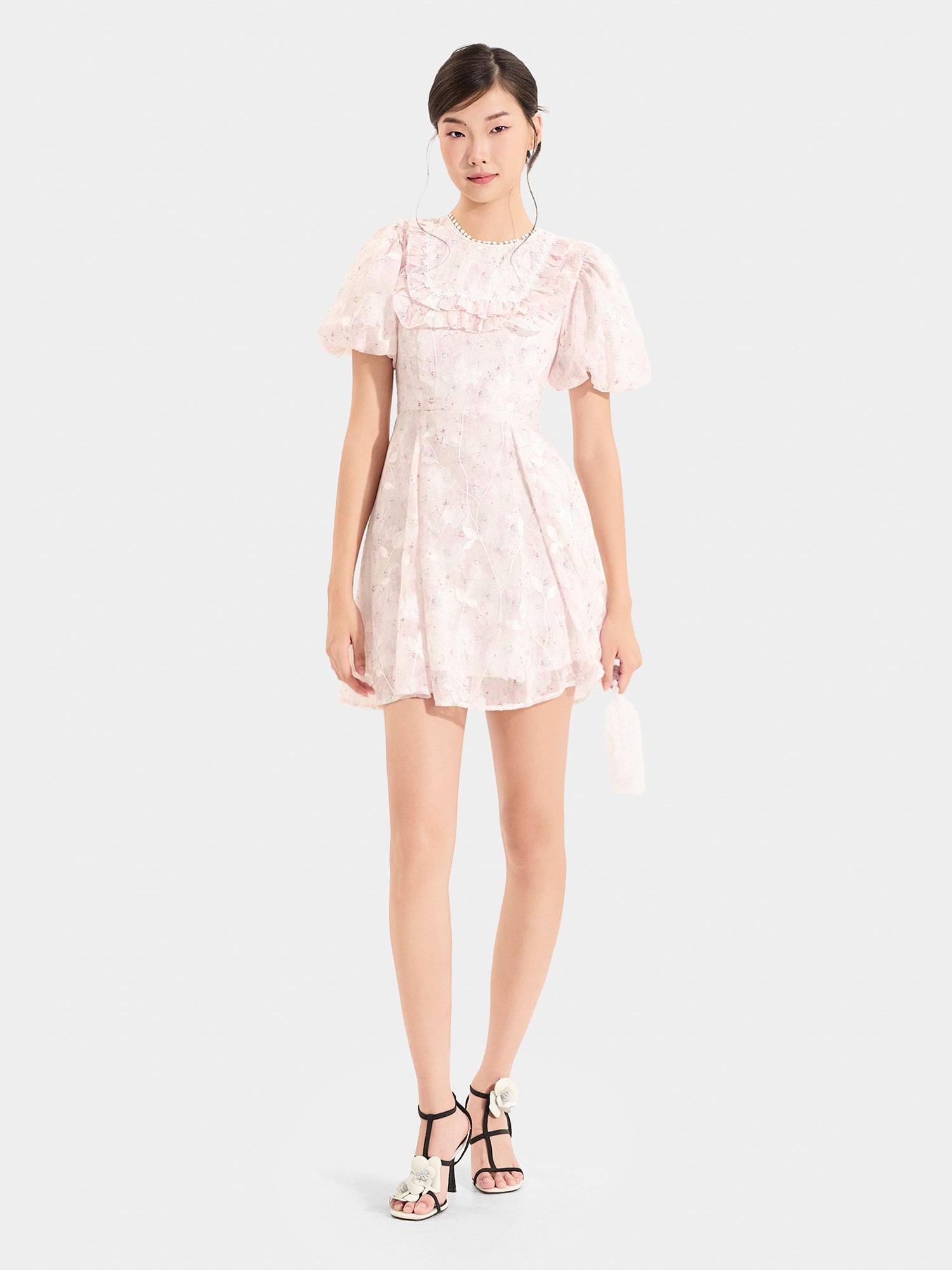 Đầm mini voan thêu hoa tay phồng cổ viền ren