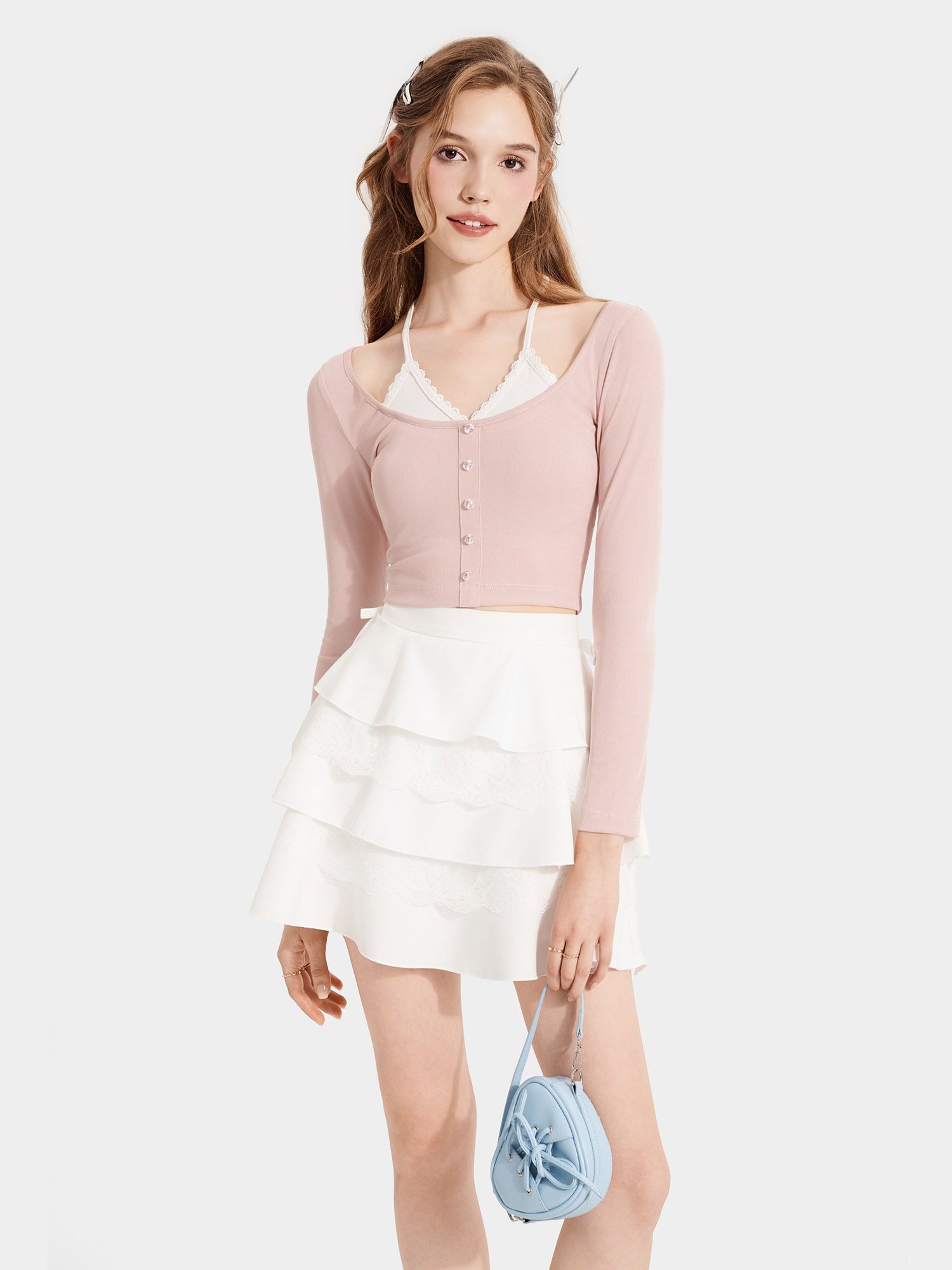  Áo thun croptop form ôm tay dài cột dây sau 