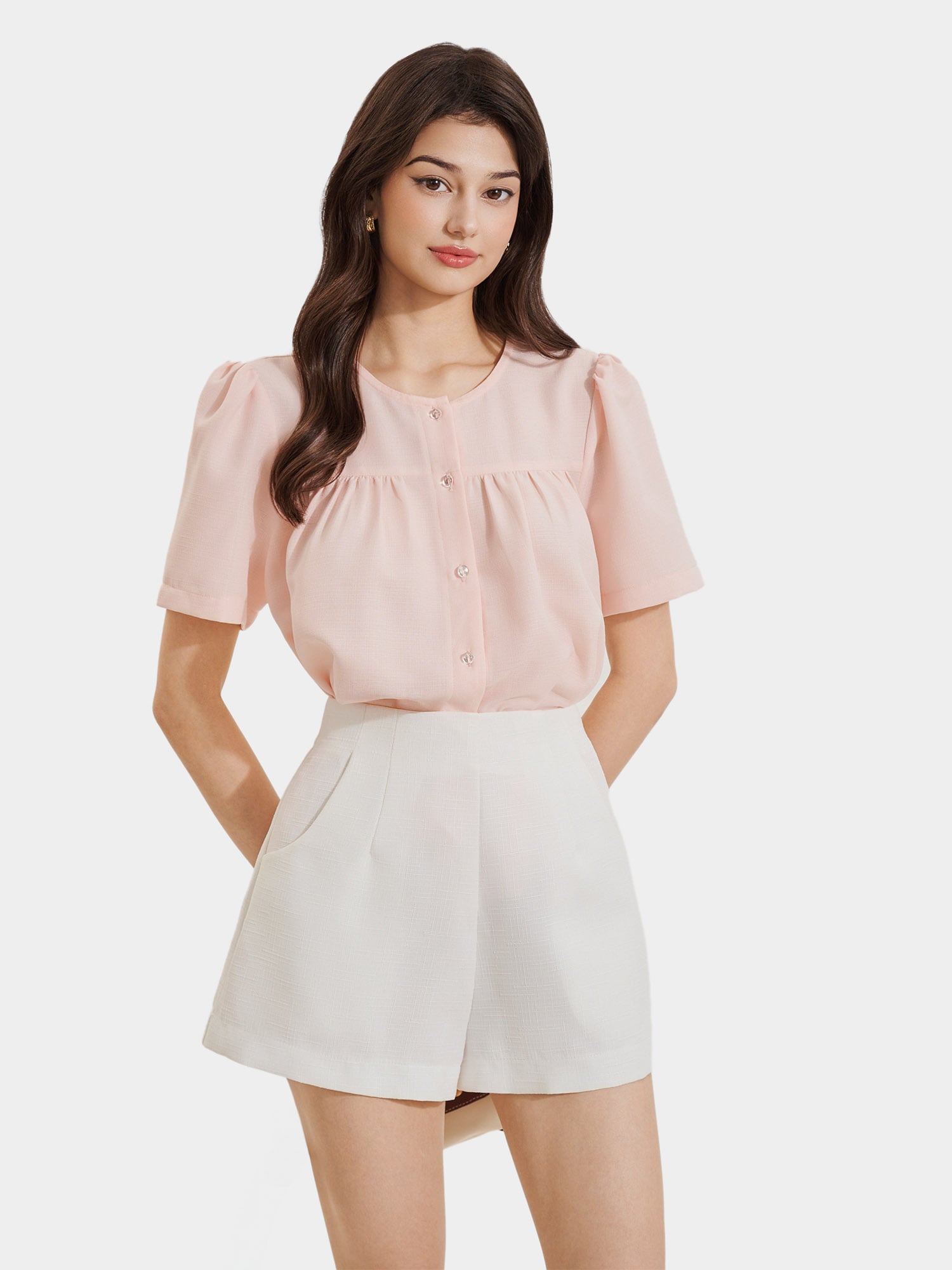 Áo cổ tròn nhún ngực tay phồng đính nút