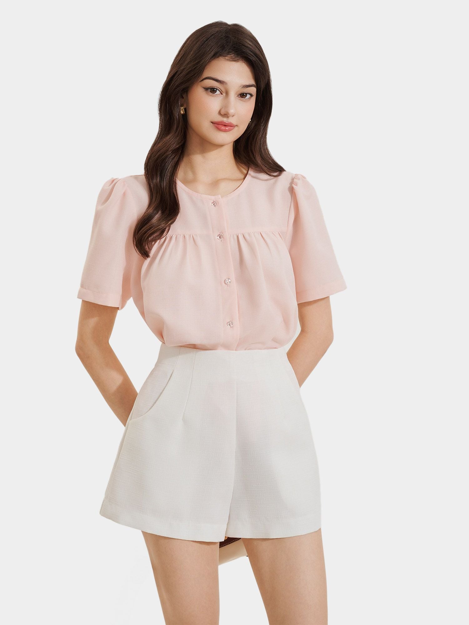  Áo cổ tròn nhún ngực tay phồng đính nút 