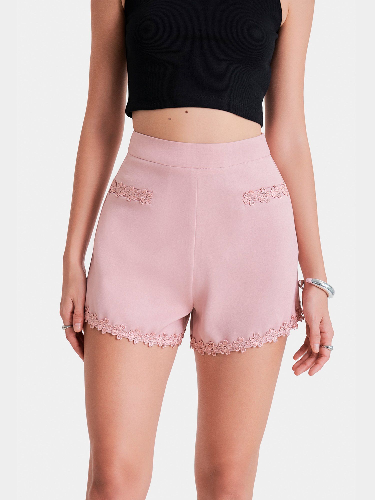  Quần short 2 túi trước phối ren hoa 