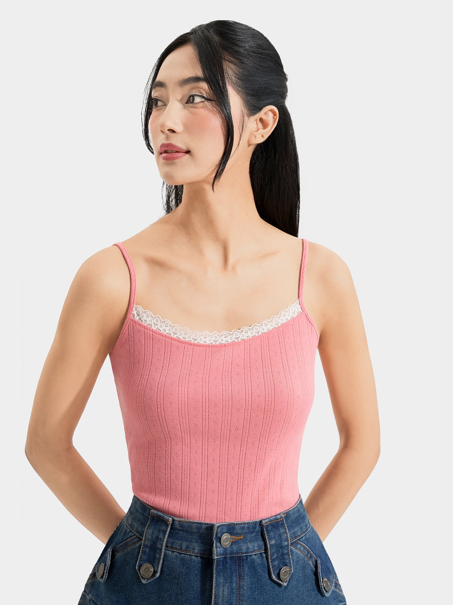 Áo thun 2 dây phối ren ngực và lai