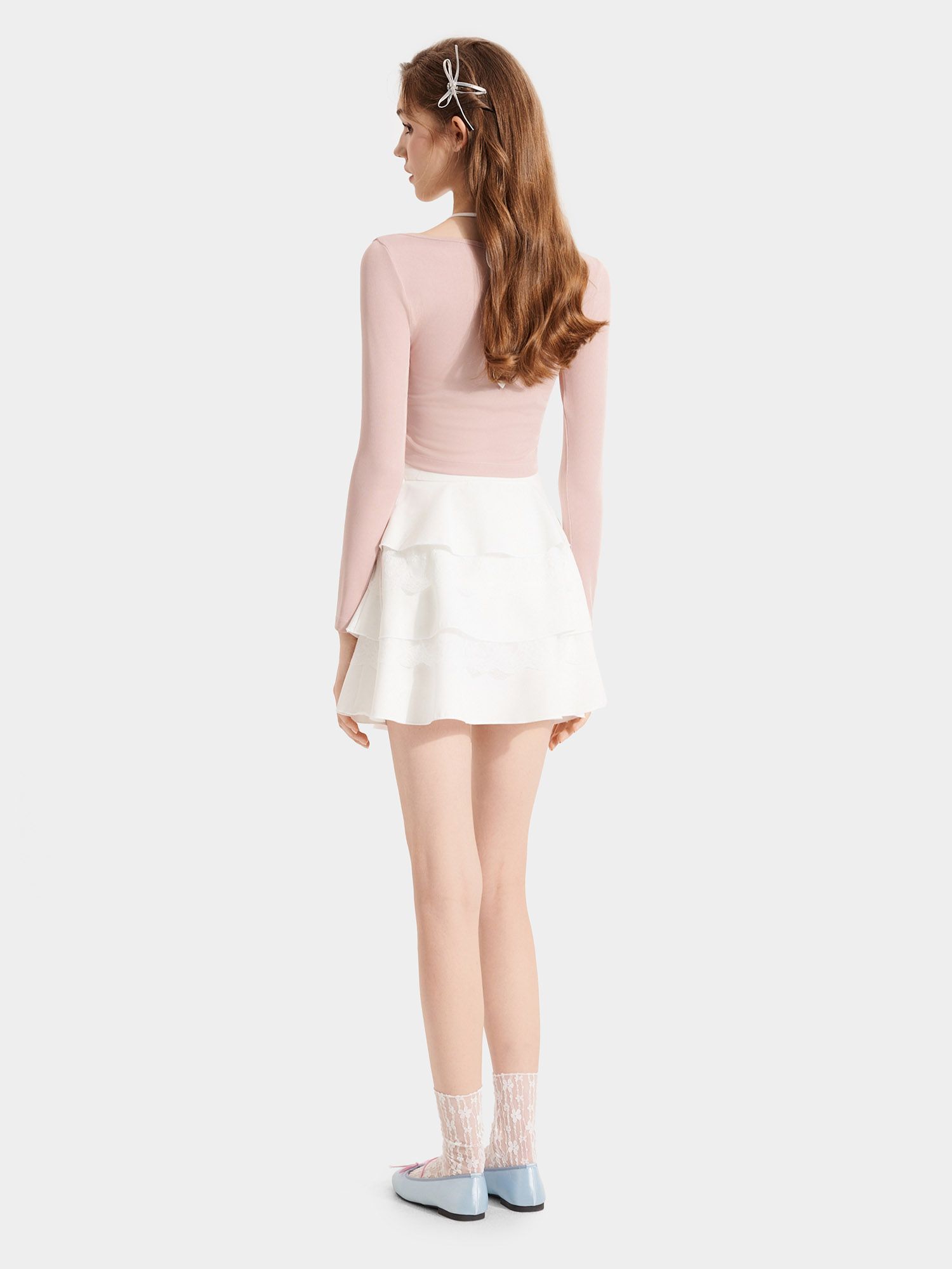  Áo thun croptop form ôm tay dài cột dây sau 