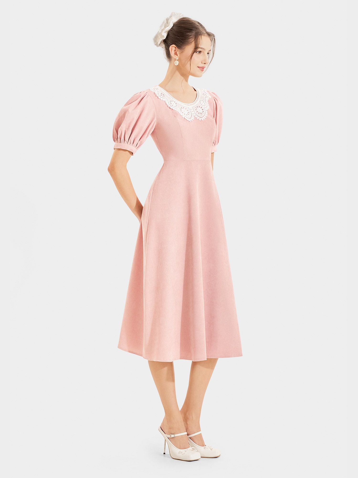  Đầm nhung midi tay phồng cổ tròn phối ren 