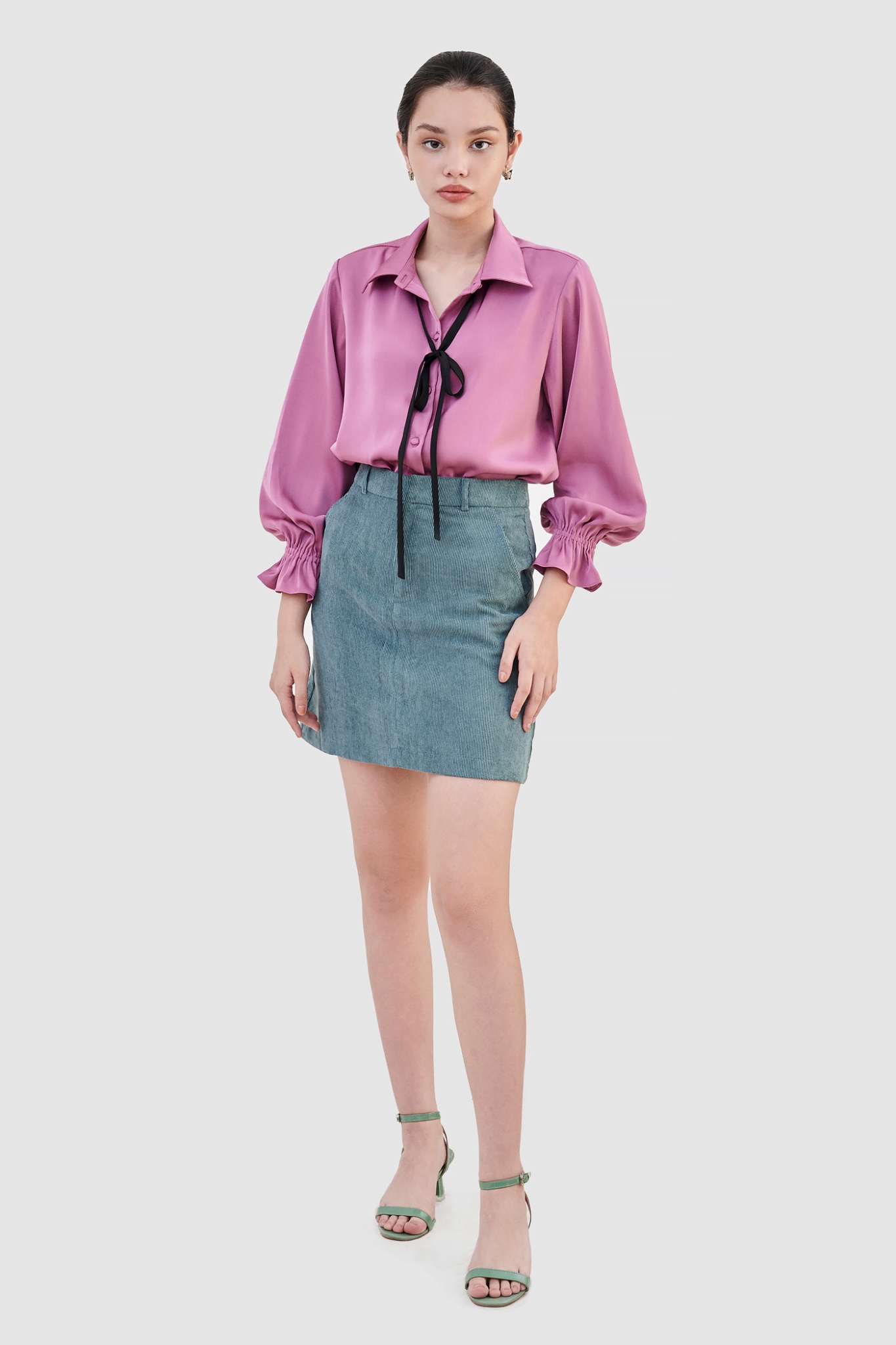 Áo sơ mi satin kèm dây nơ cổ