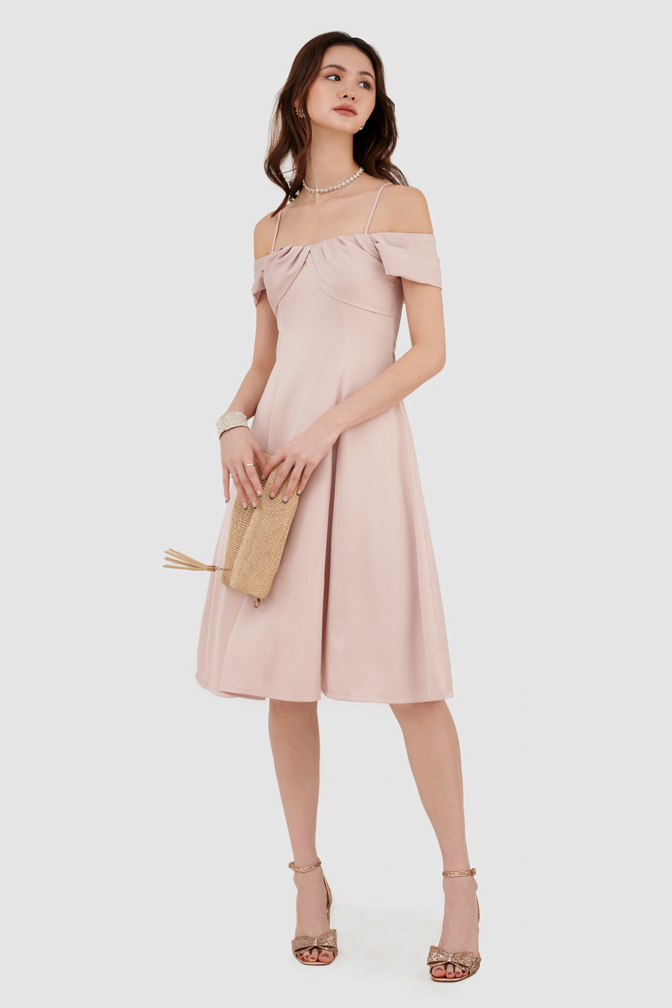 Đầm midi đắp ngực trễ vai