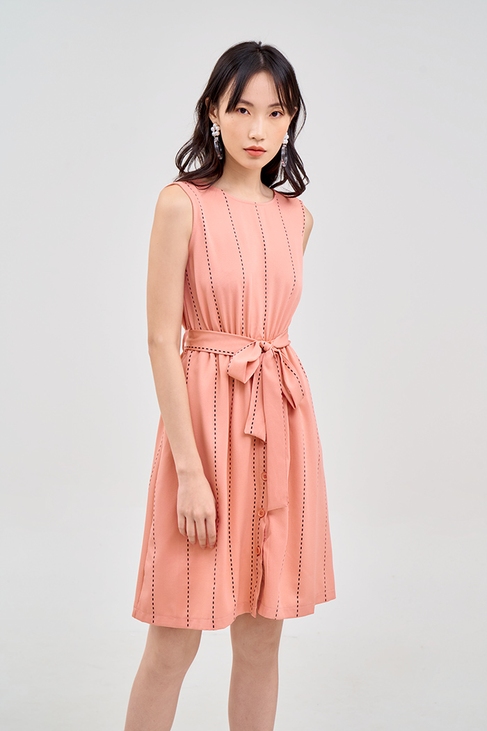 Đầm sát nách đắp chéo lưng nẹp tùng