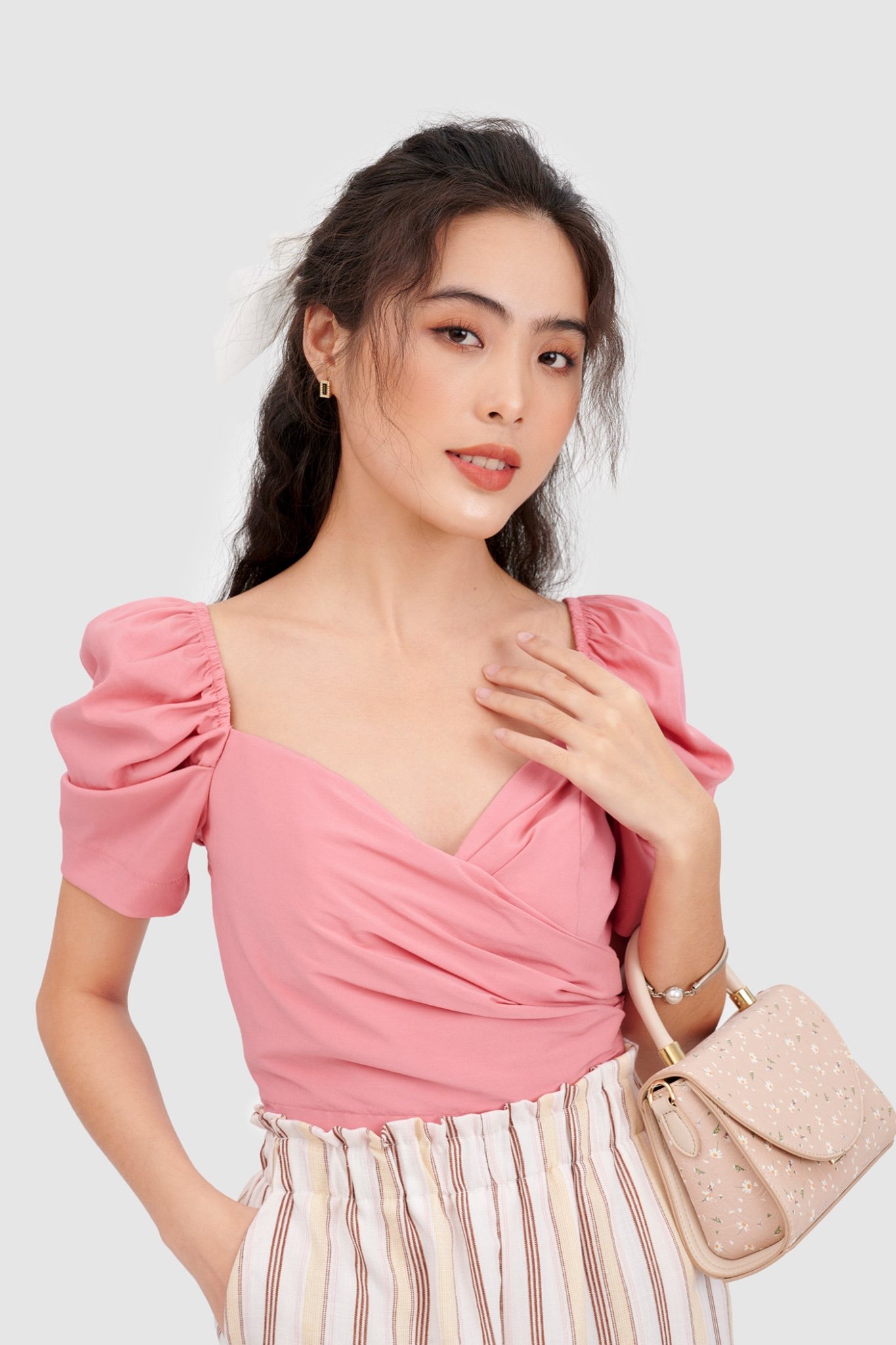 Áo crop smocking lưng cổ tim