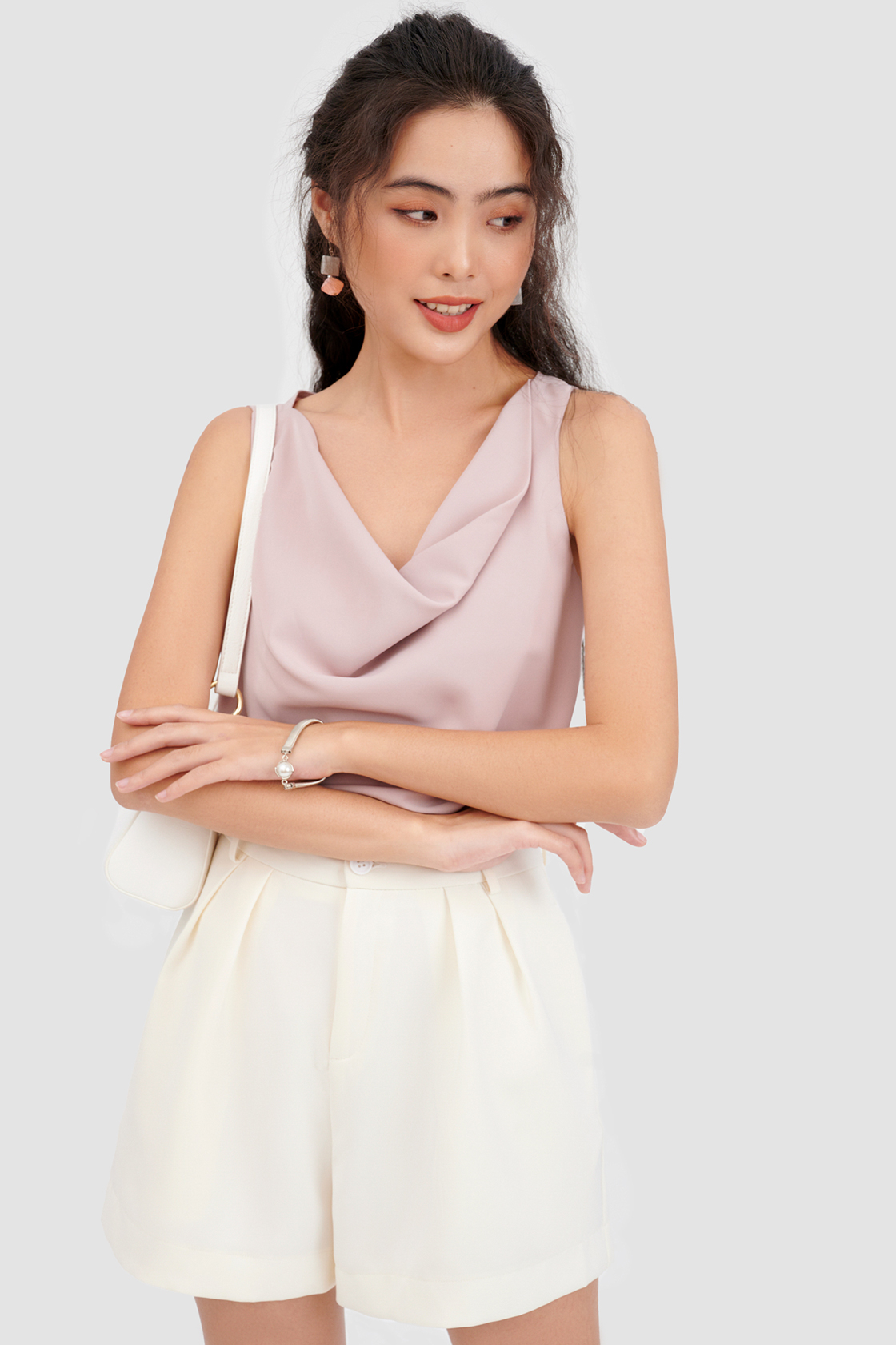 Áo basic cổ đổ sát nách