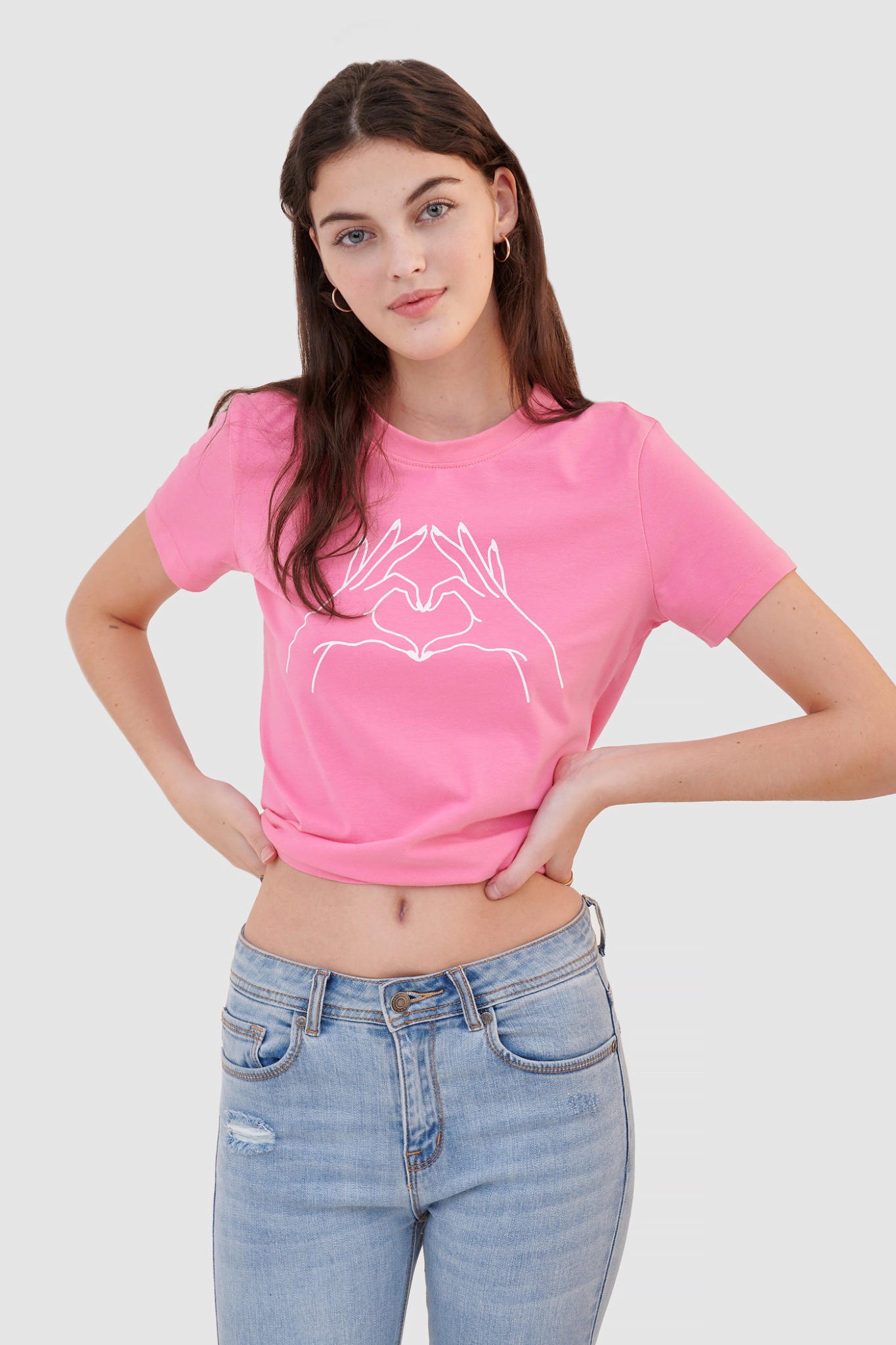 Áo thun graphic heart sign