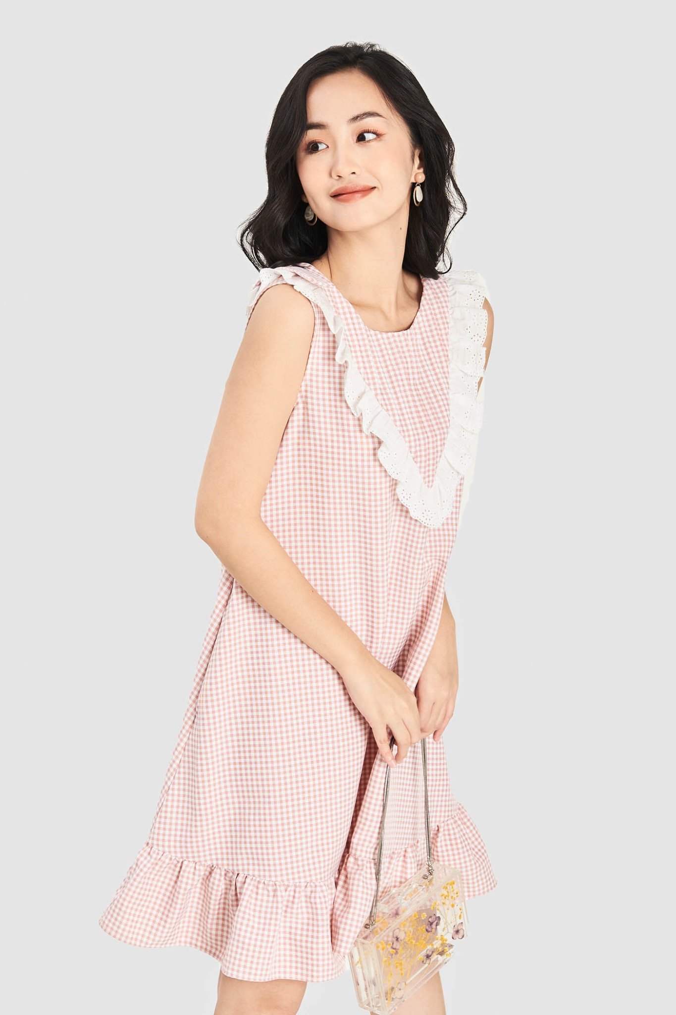 Đầm sát nách form rộng gingham nhấn li ngực