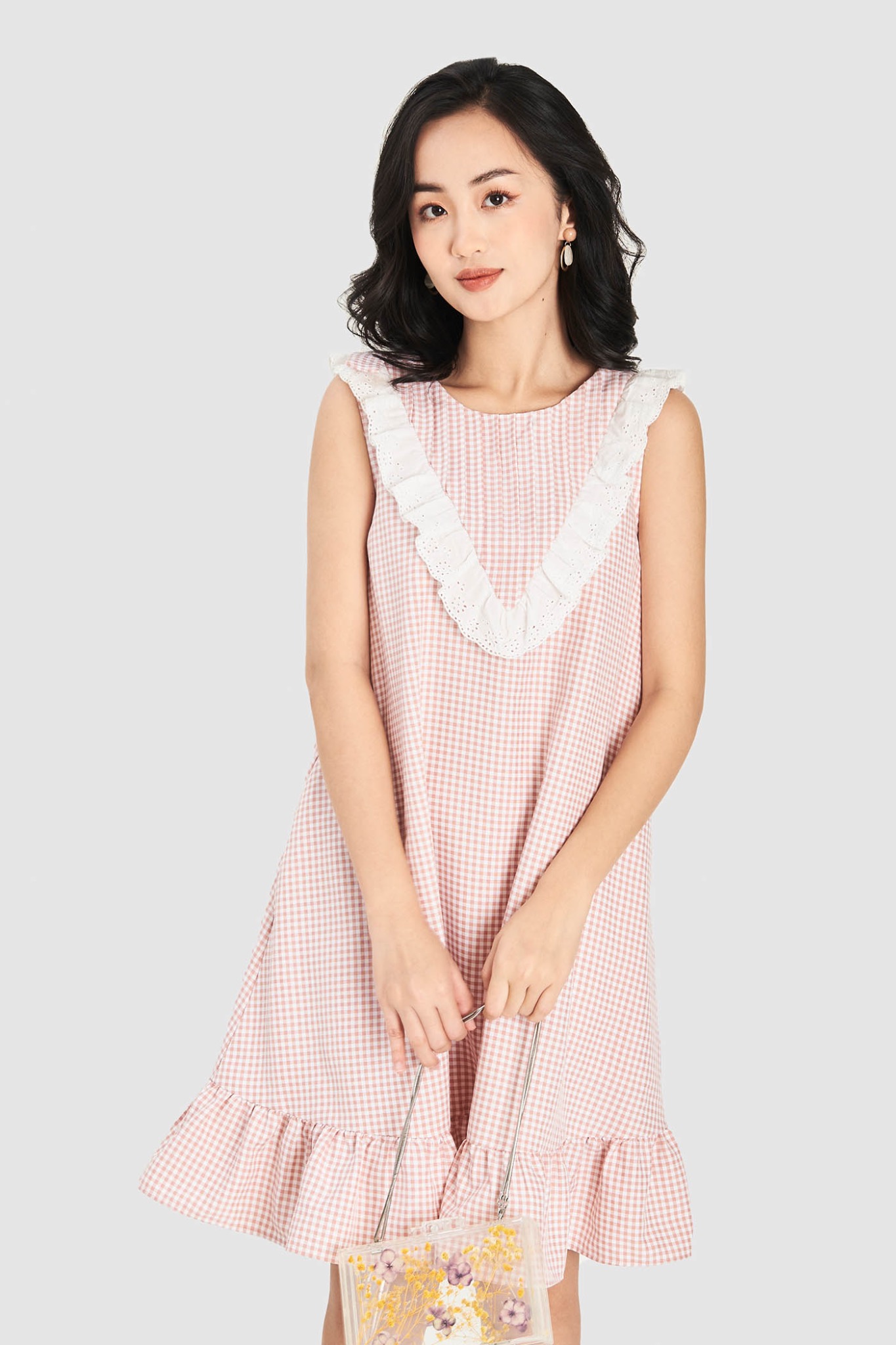 Đầm sát nách form rộng gingham nhấn li ngực