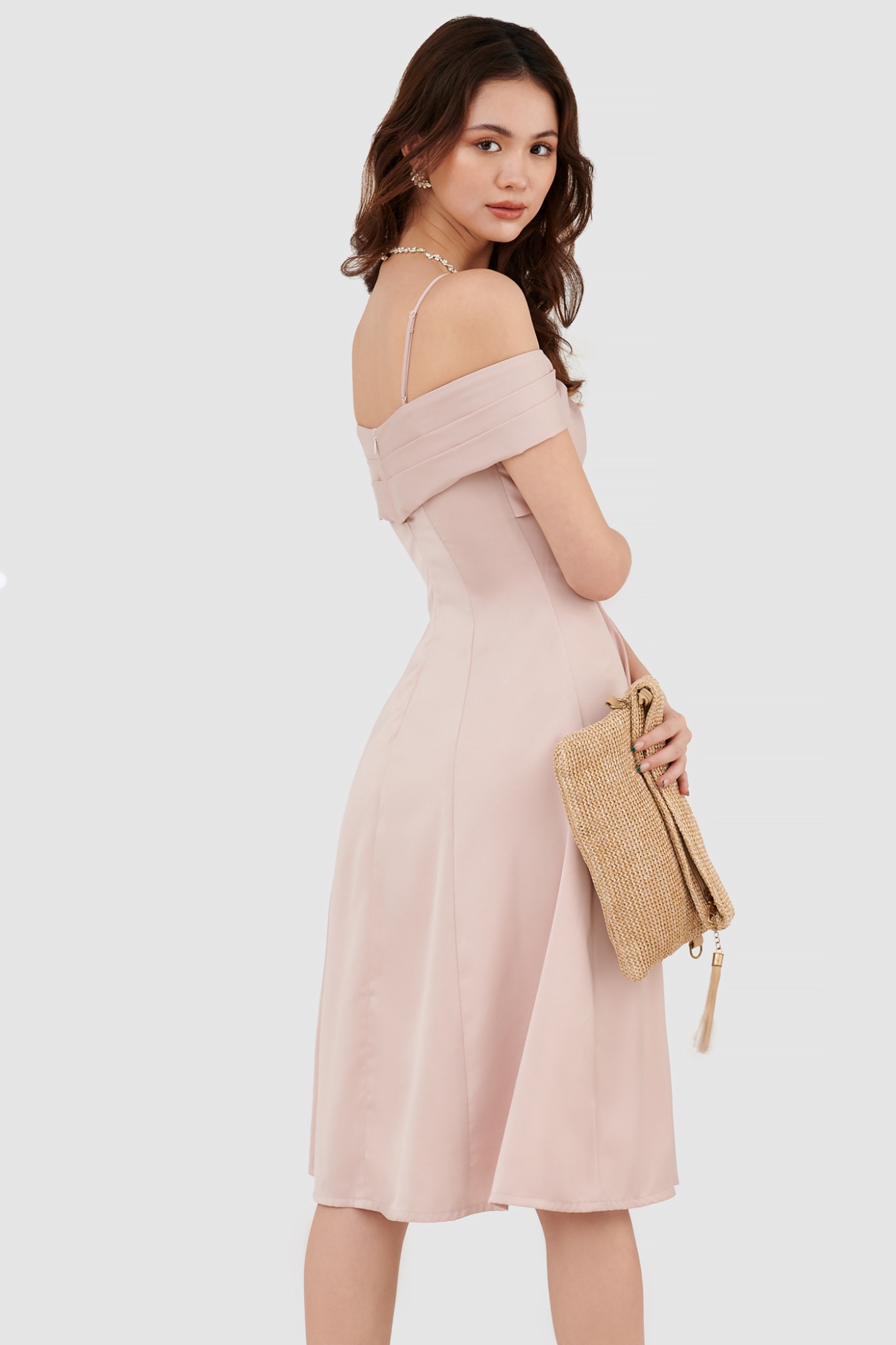Đầm midi đắp ngực trễ vai