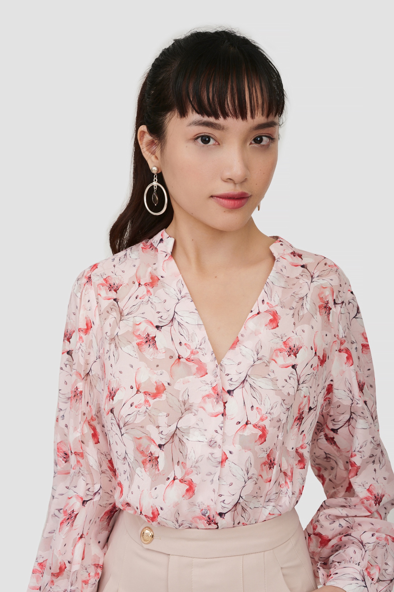 Áo sơmi cổ trụ tay dài hoạ tiết hoa