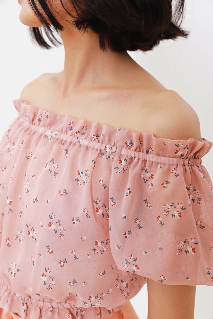 Áo croptop bẹt vai voan hoa