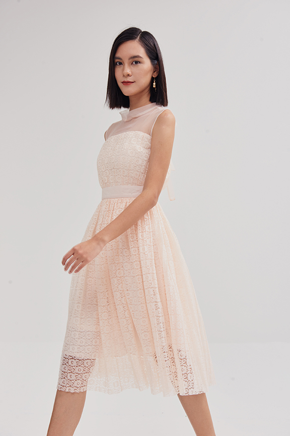 Đầm ren dập li phối sheer mỏng 3 lớp