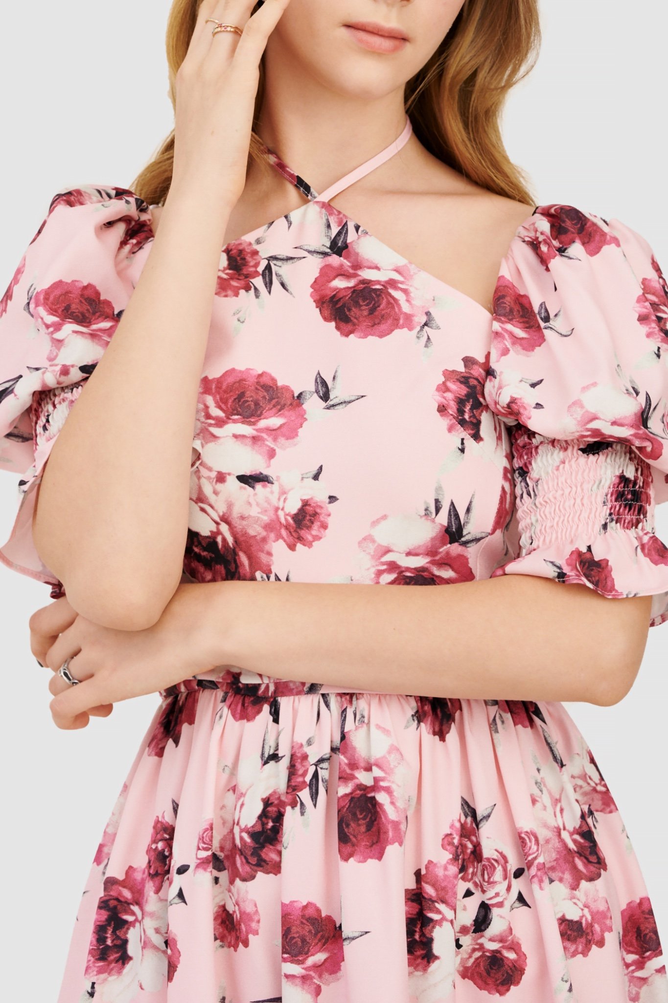 Đầm cổ yếm tay nhấn smocking