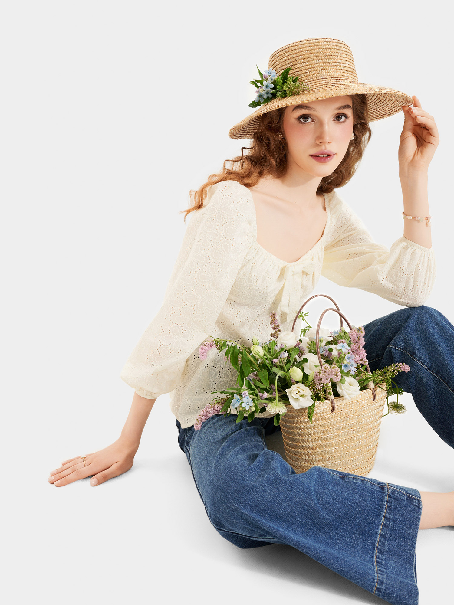 Áo kiểu babydoll thêu hoa tay dài đính nơ ngực