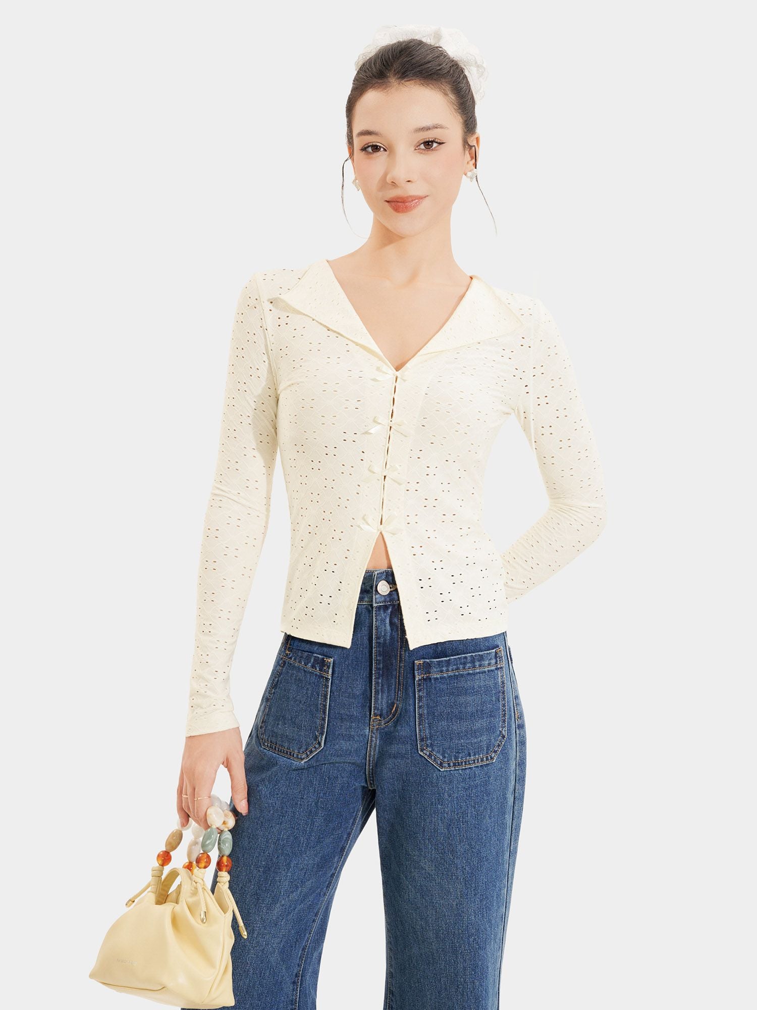  Áo thun thêu tay dài cổ tim đính nơ thân trước 