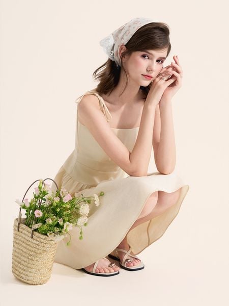  Đầm mini linen smocking lưng thắt dây vai 