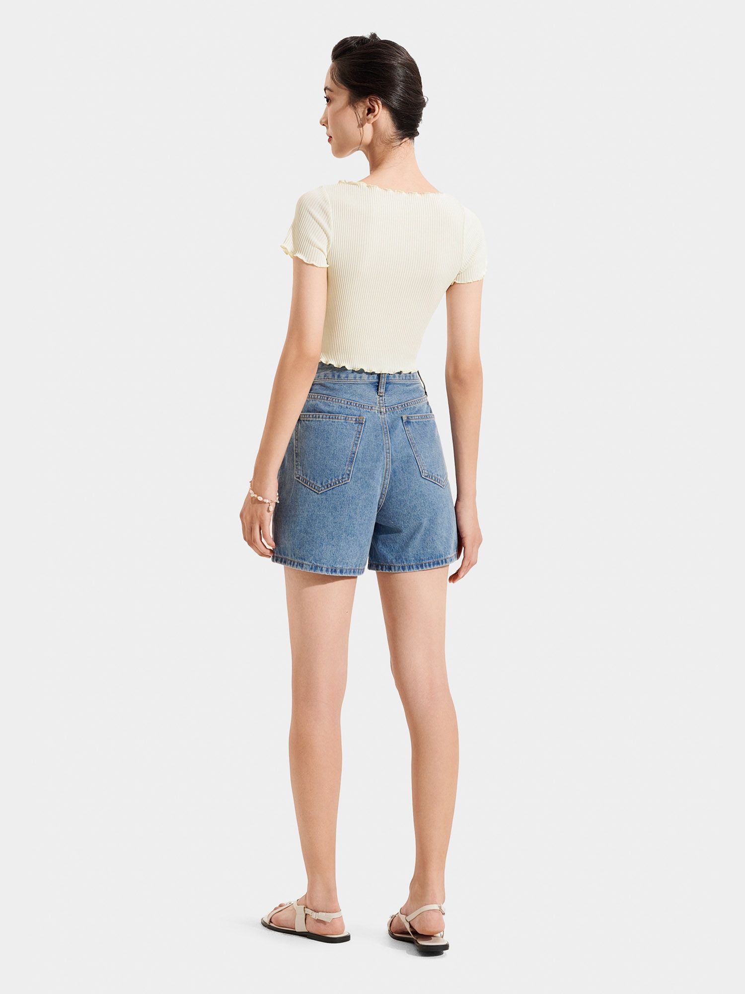  Áo thun gân croptop tay ngắn cuốn biên 