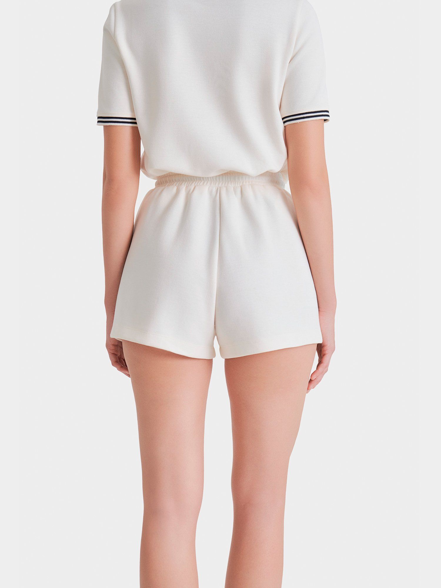  Quần short thun rút dây in chữ 