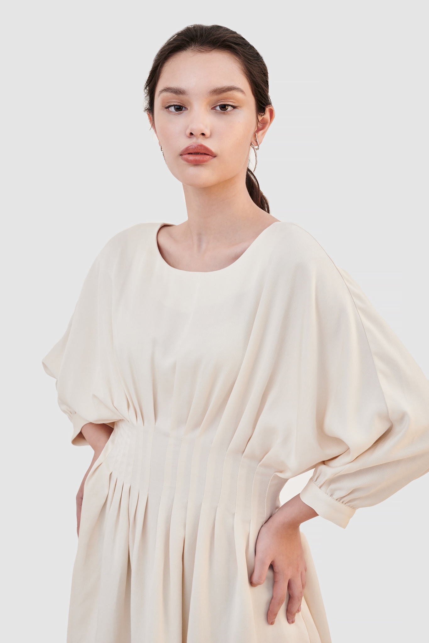 Đầm tay lỡ xếp ly eo