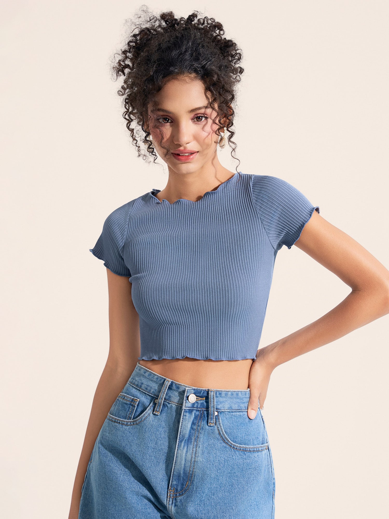 Áo thun gân croptop tay ngắn cuốn biên