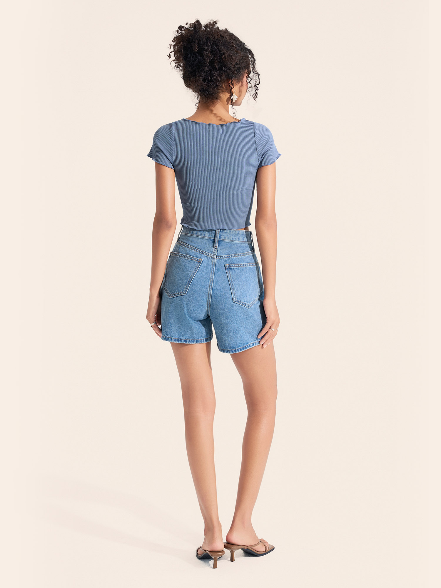 Áo thun gân croptop tay ngắn cuốn biên