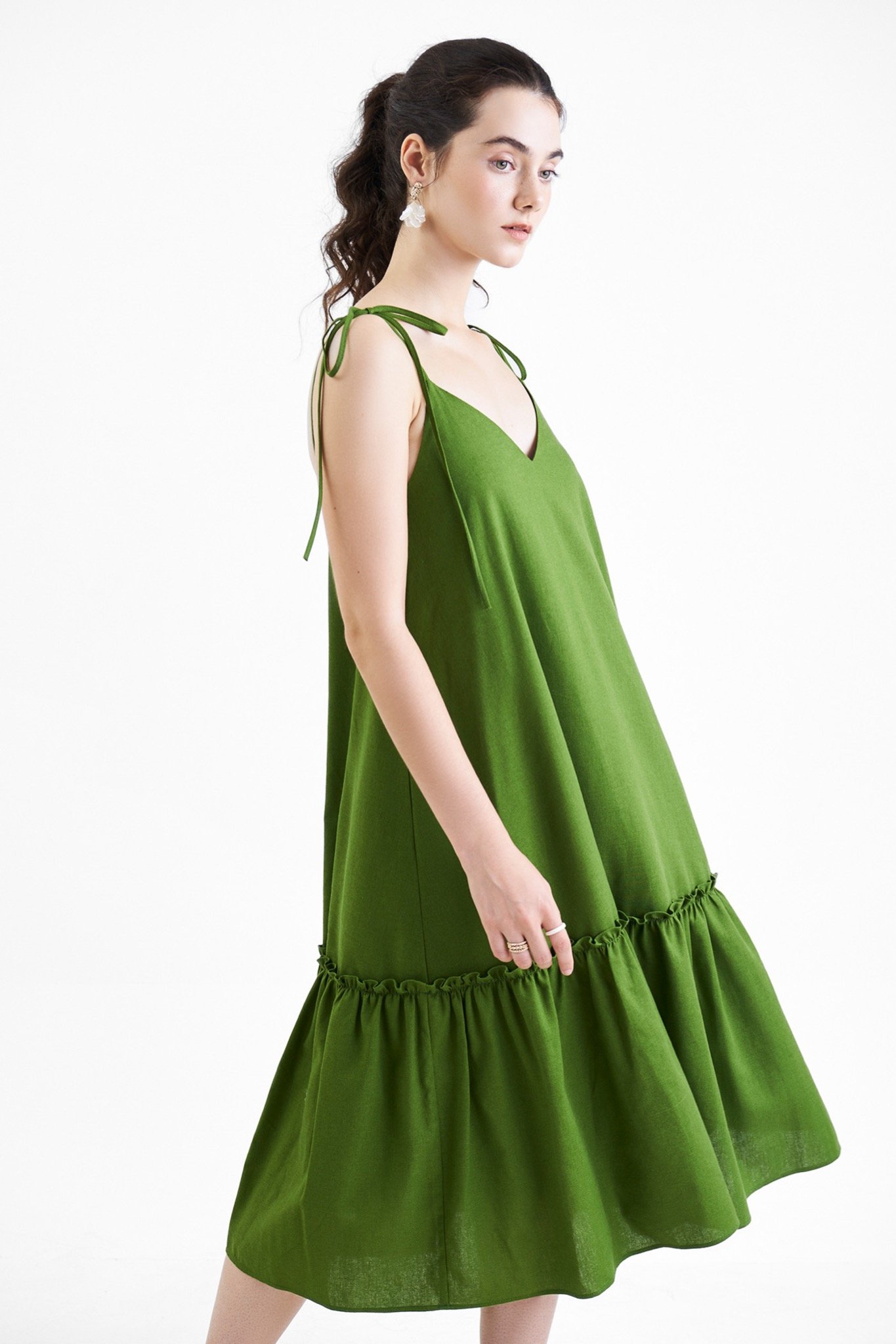 Đầm linen midi 2 dây xẻ V