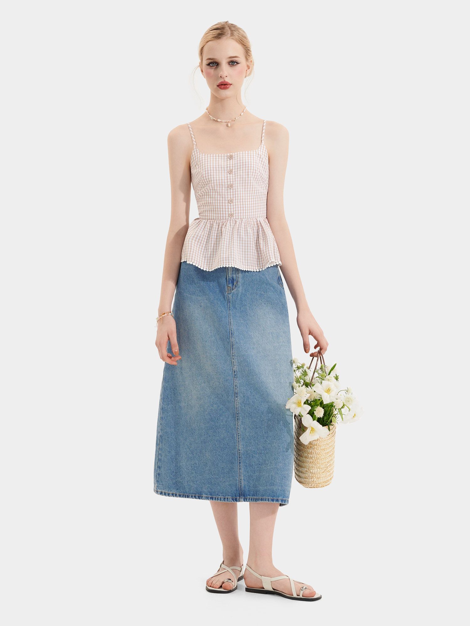  Áo 2 dây caro đính hàng nút phối ren 